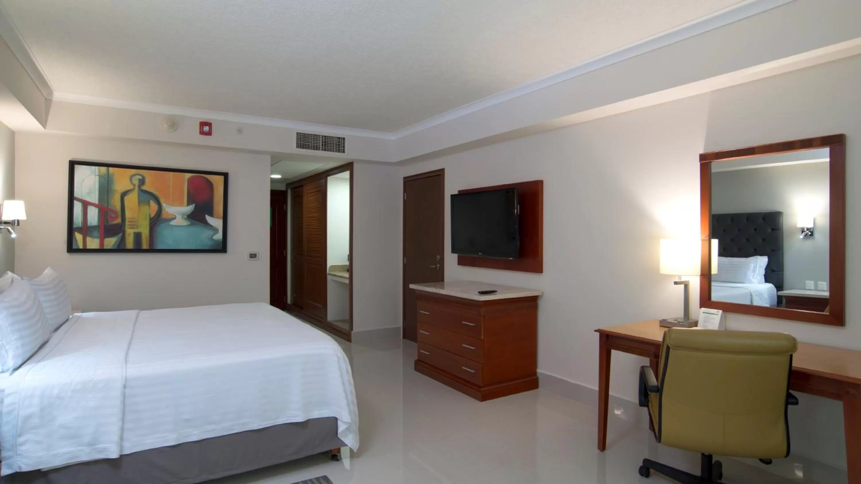 Photo of the whole room, Bed in Holiday Inn Tuxtla Gutierrez by IHG