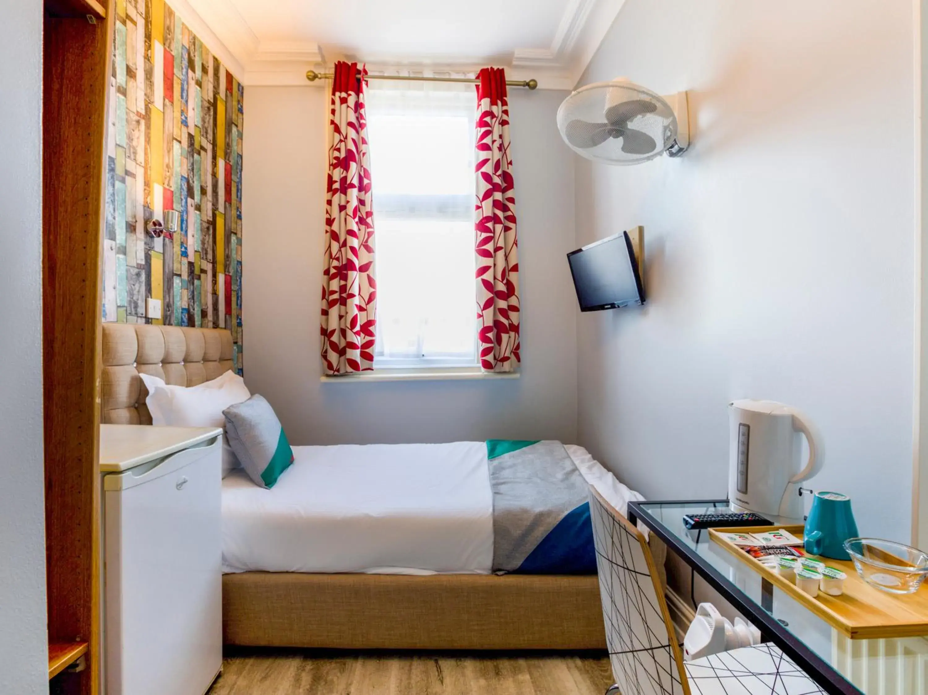 Standard Single Room in Sino Hotel Standard Single Room in Sino Hotel