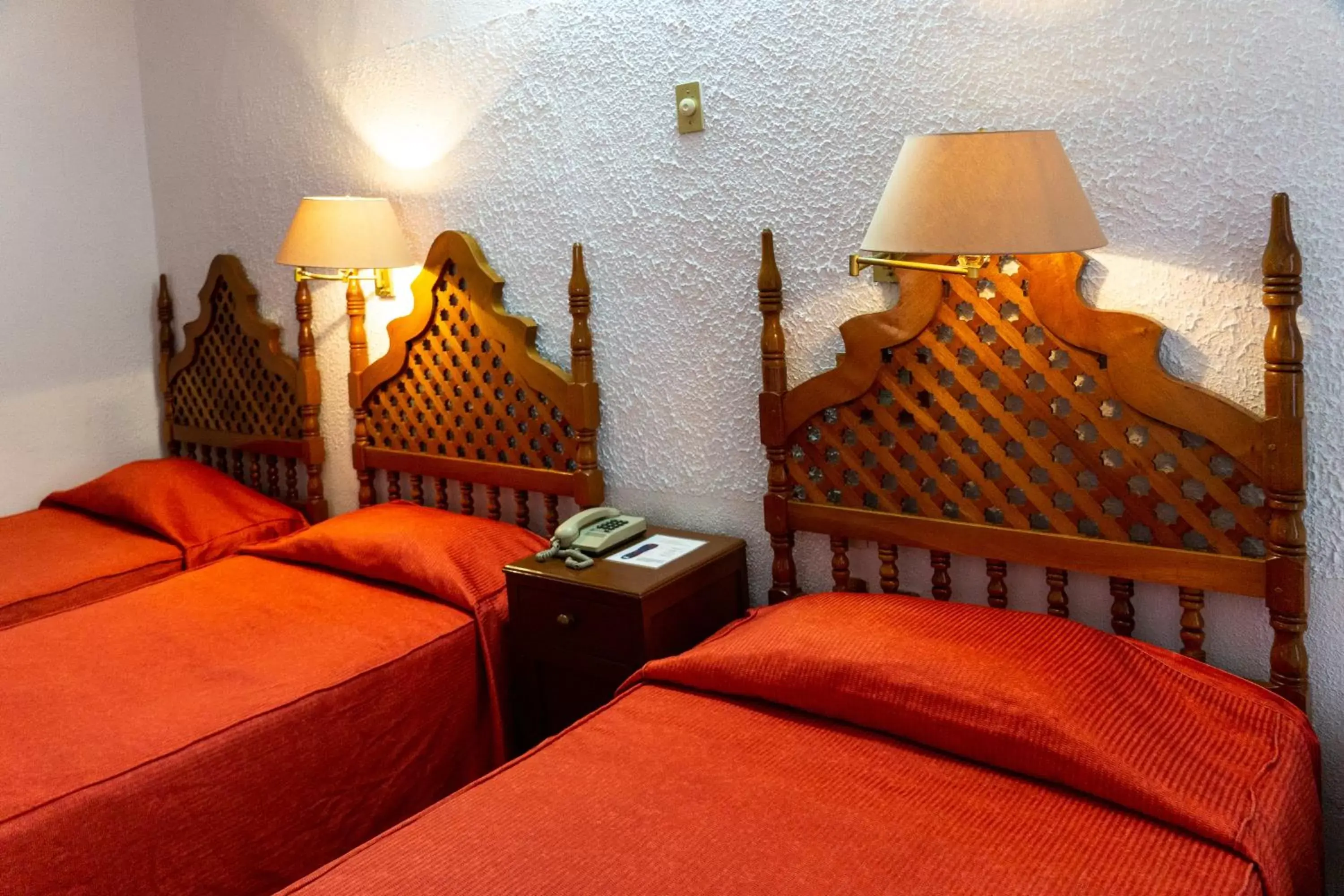 Standard Triple Room in Hotel Colonial Standard Triple Room in Hotel Colonial