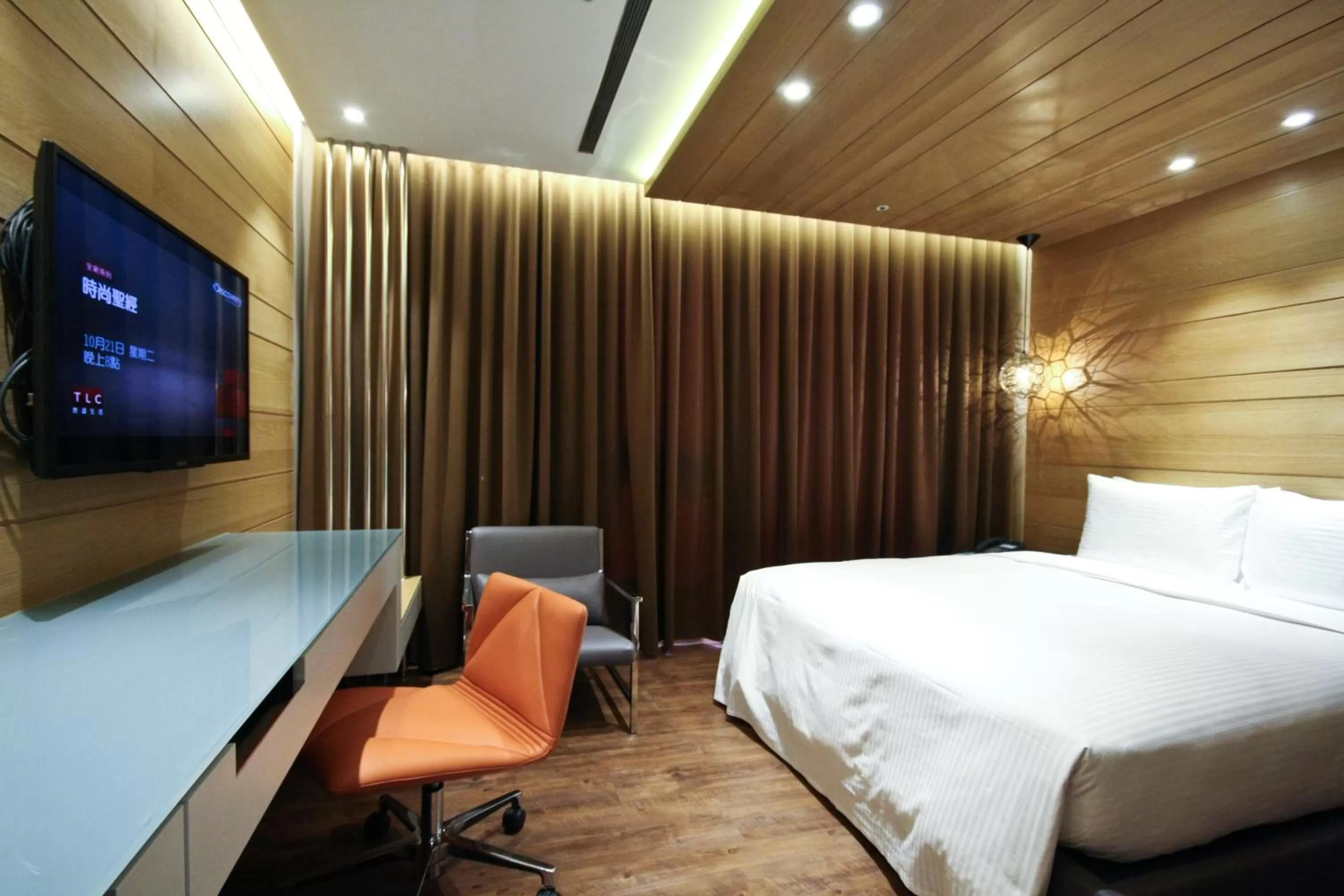 Bedroom, Bed in The Cloud Hotel