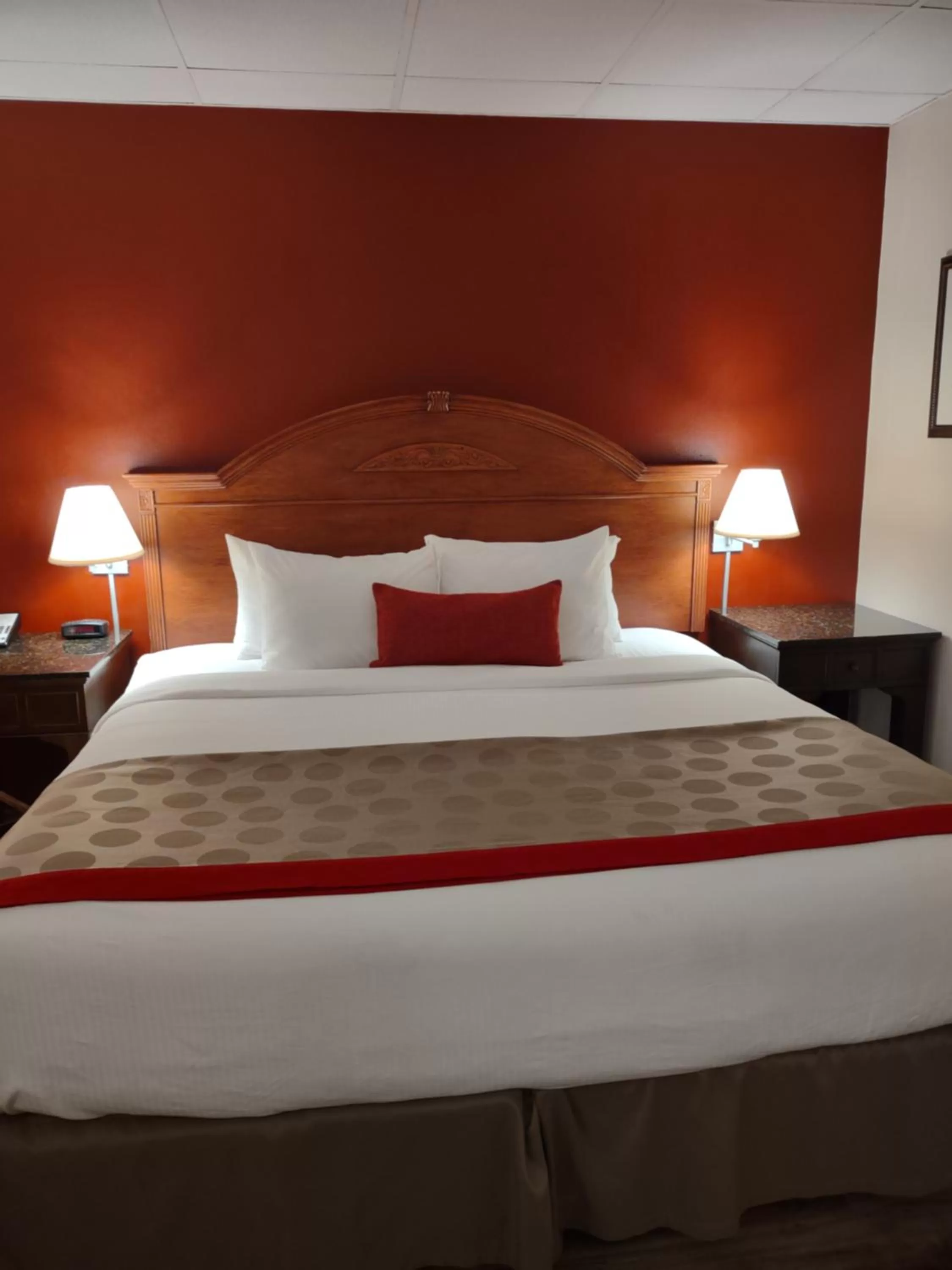 Bedroom, Bed in Ramada by Wyndham Albert Lea