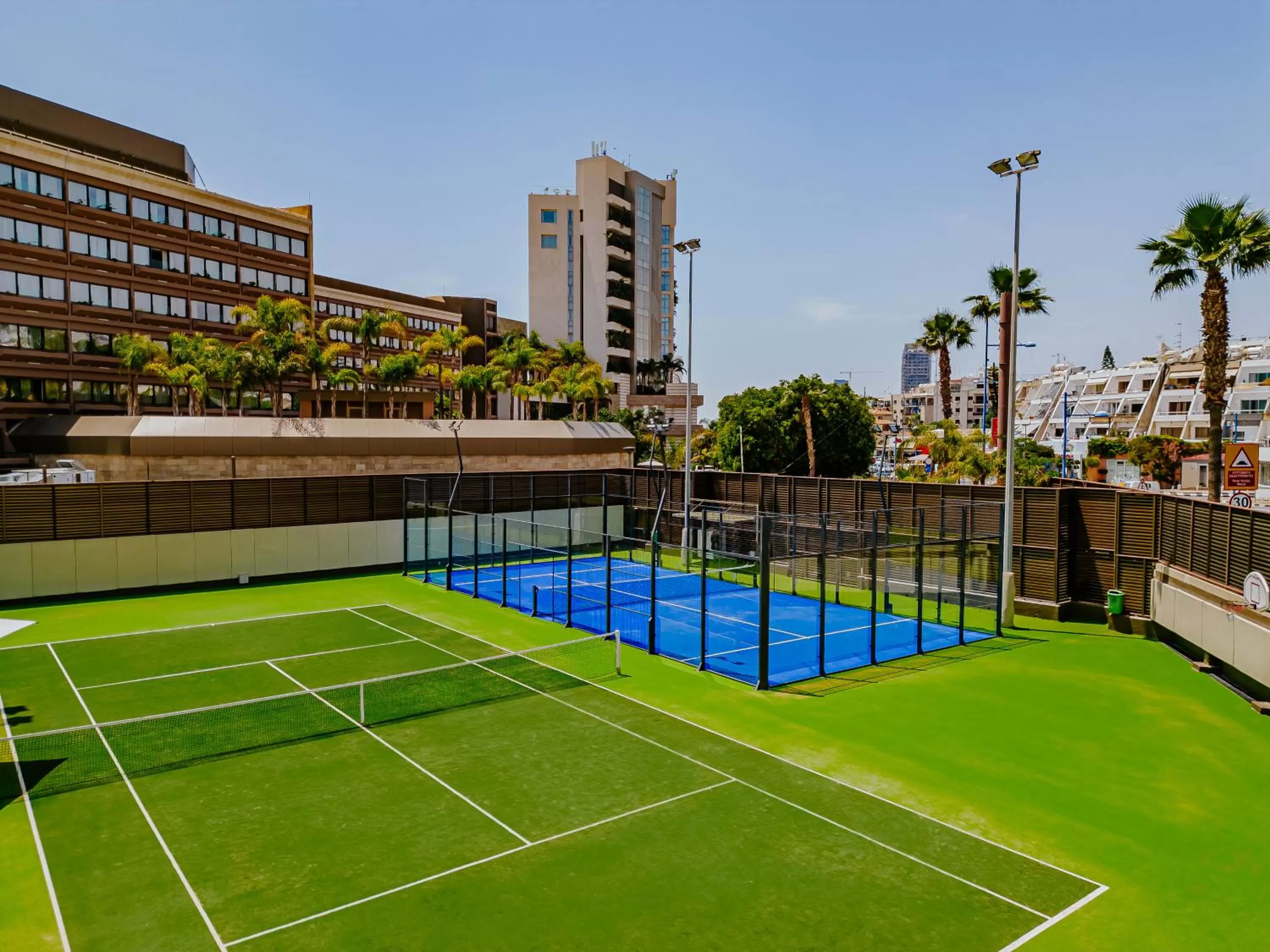 Tennis court in Four Seasons Hotel