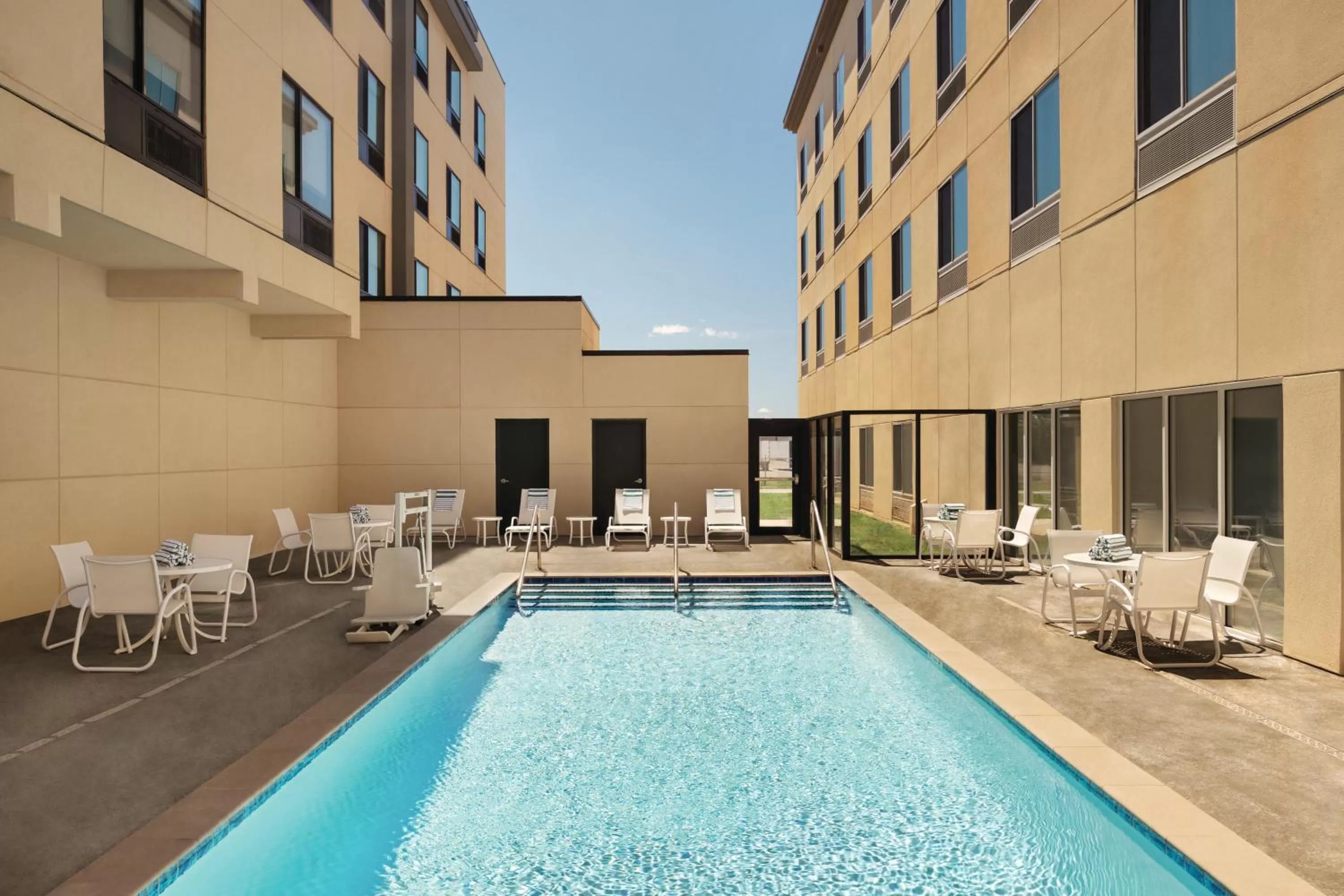 Swimming pool in Radisson Hotel Oklahoma City Airport