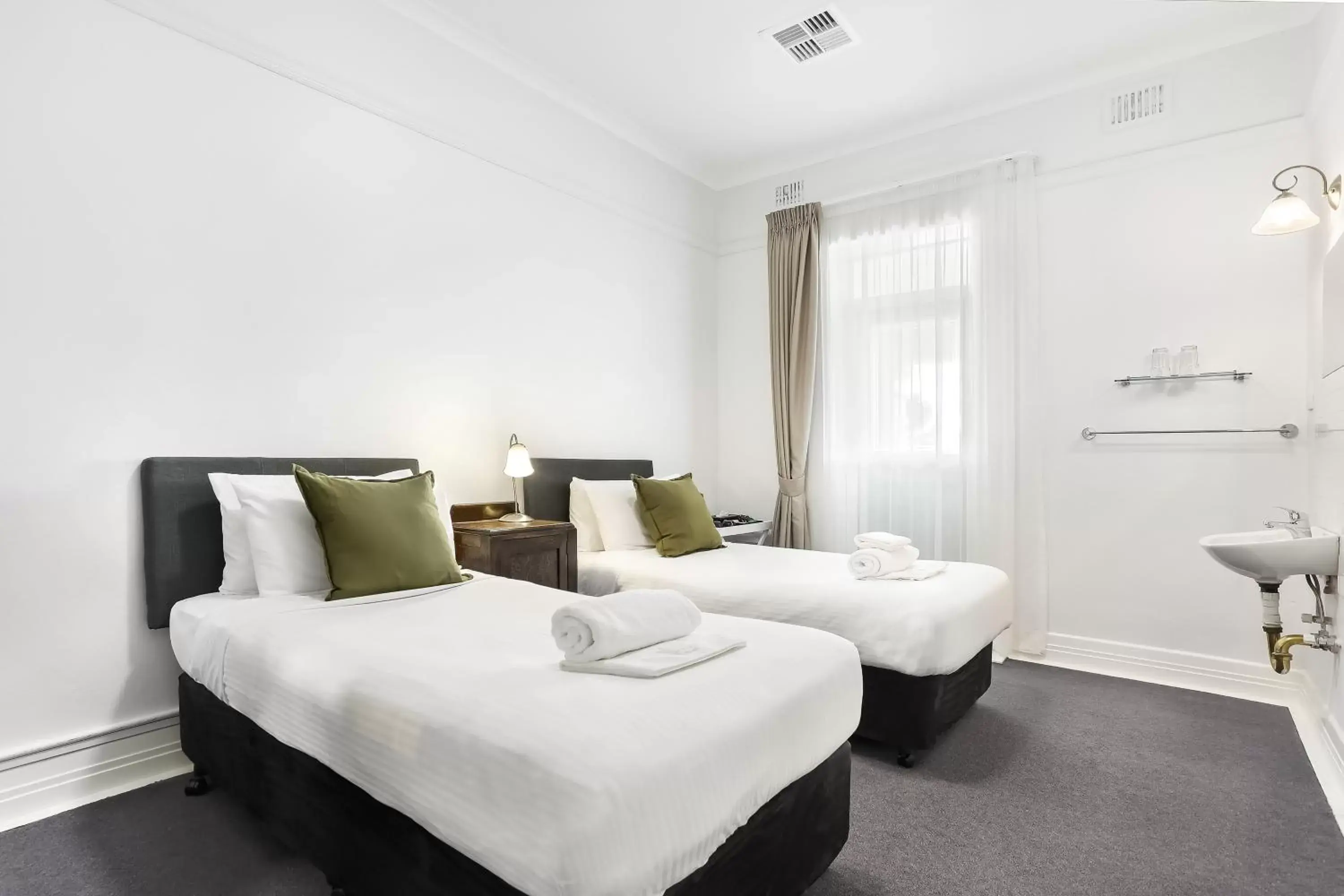 Twin Room with Shared Bathroom in Grand View Hotel Twin Room with Shared Bathroom in Grand View Hotel