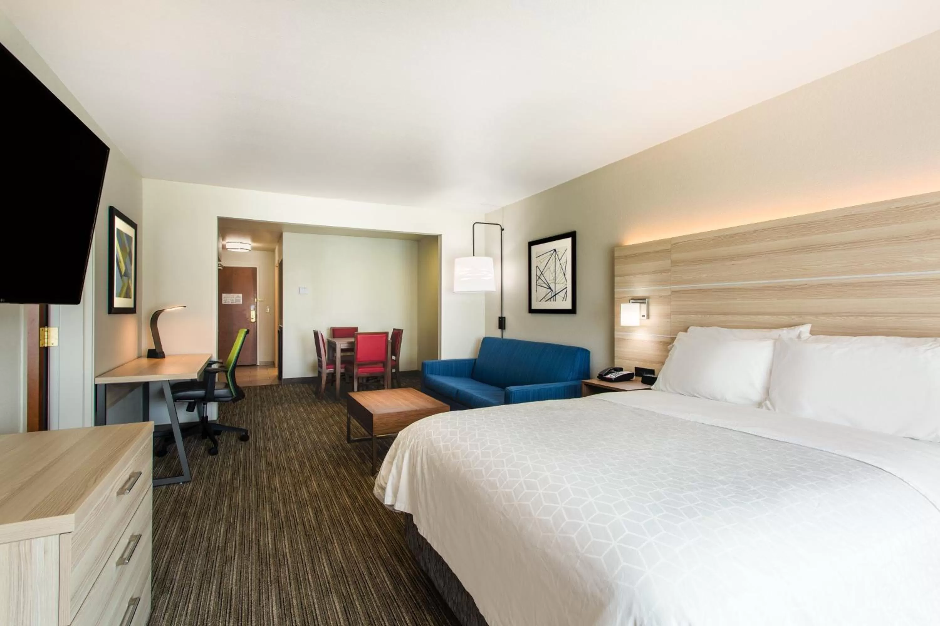 Bedroom, Bed in Holiday Inn Express Hotel & Suites Lewisburg by IHG