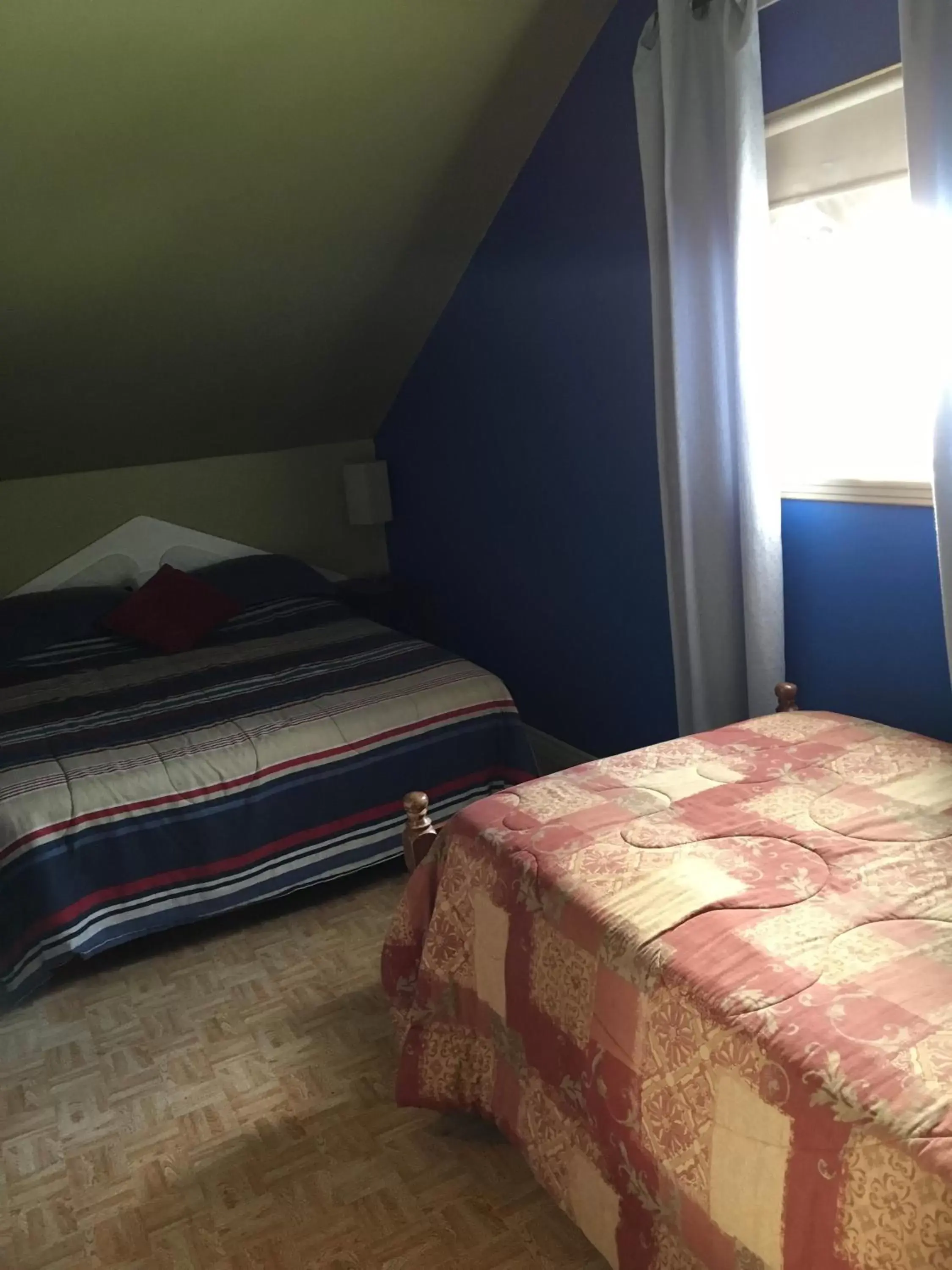 Triple Room with Shower in Gîte de la Pisciculture Triple Room with Shower in Gîte de la Pisciculture