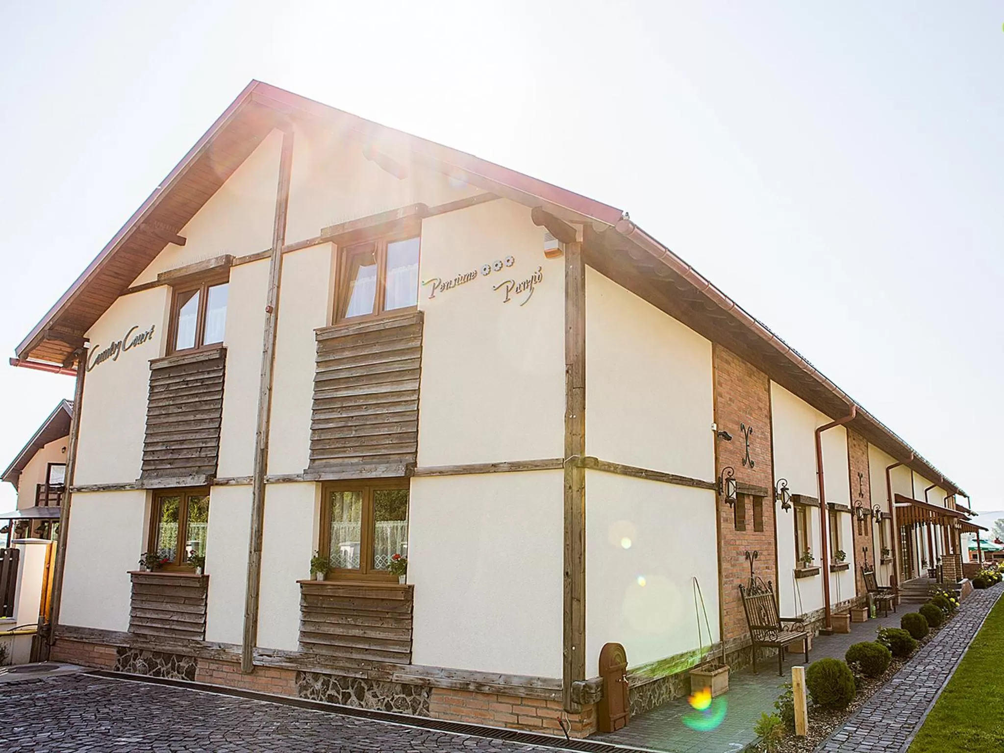Street view, Property Building in Country Court