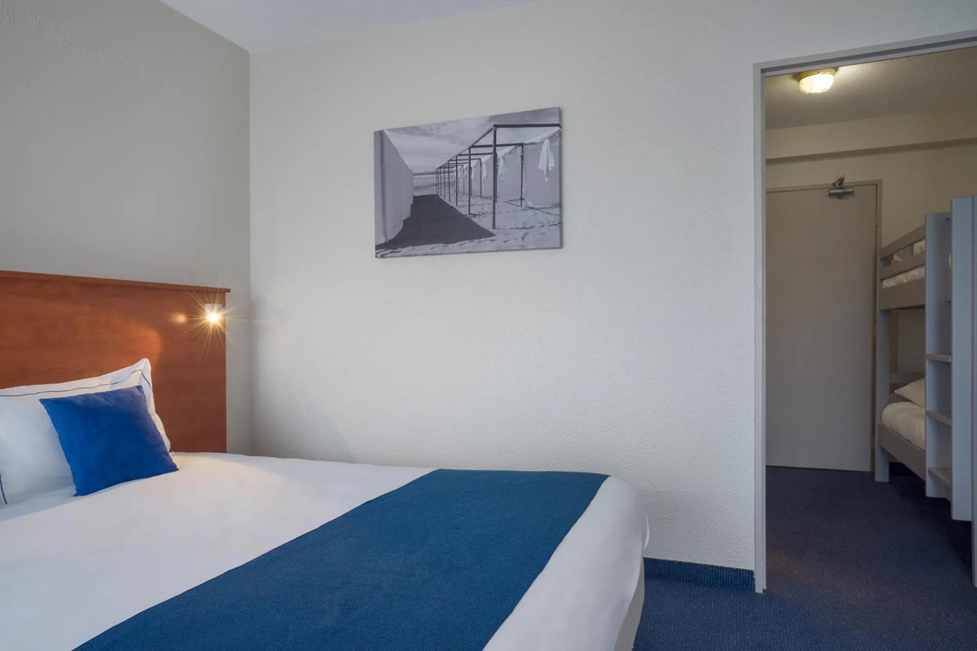 Bed in The Originals Boutique, Hôtel Admiral's, Les Sables-d'Olonne