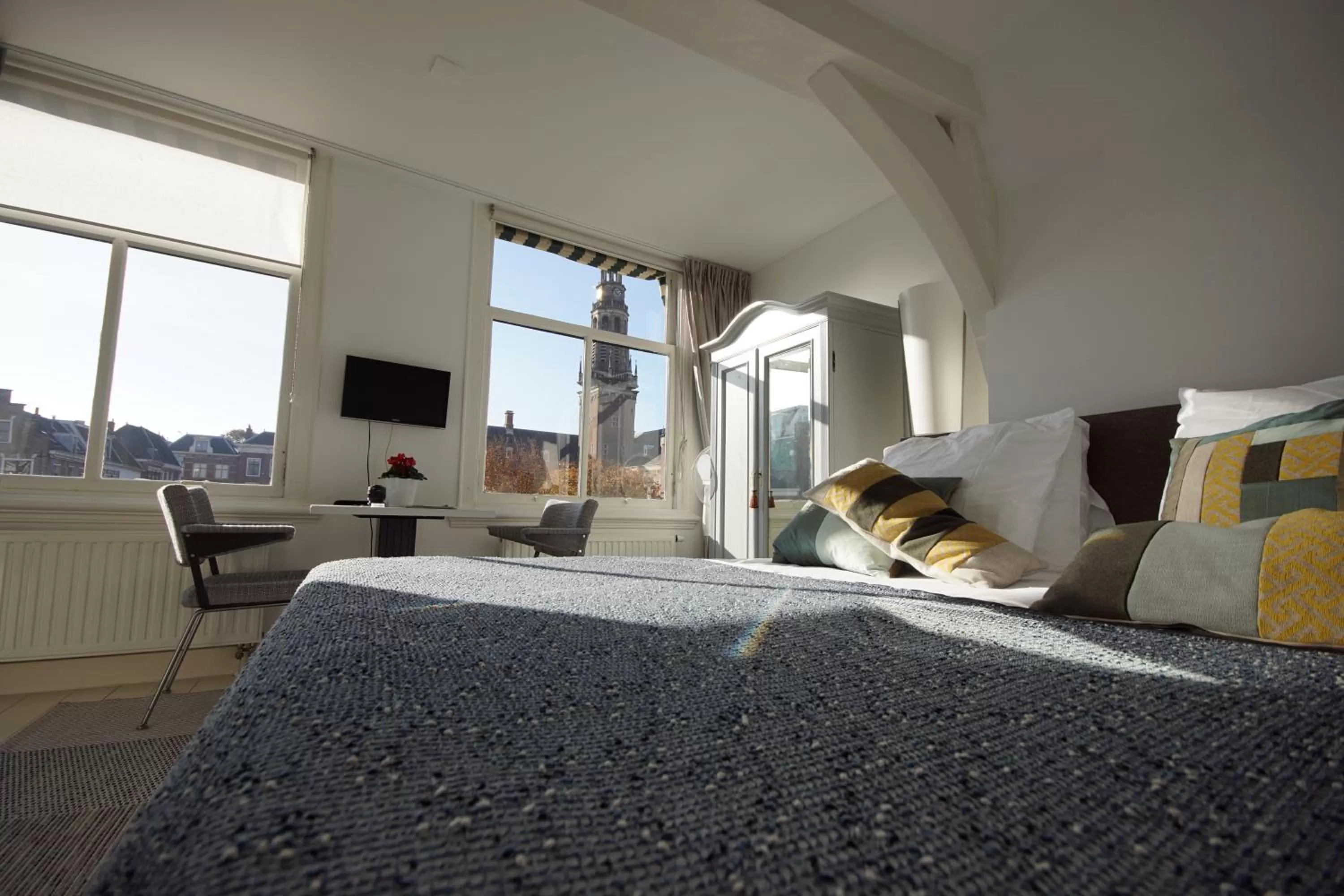 Property building, Bed in NR22 Leiden