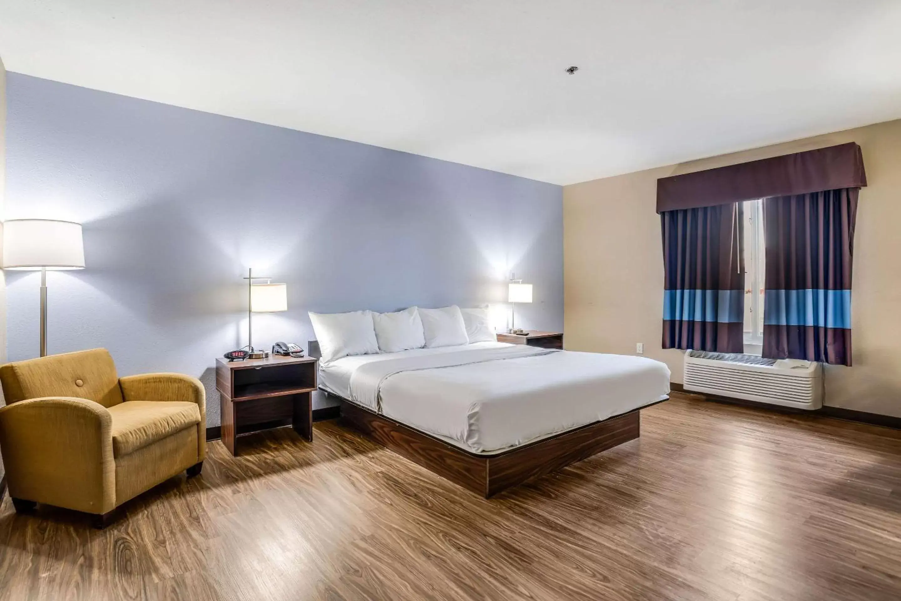 Standard King Room - Non Smoking in Quality Inn Calvert City - Paducah East Standard King Room - Non Smoking in Quality Inn Calvert City - Paducah East