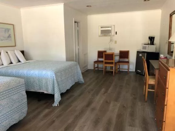 Photo of the whole room, Bed in Swell Motel