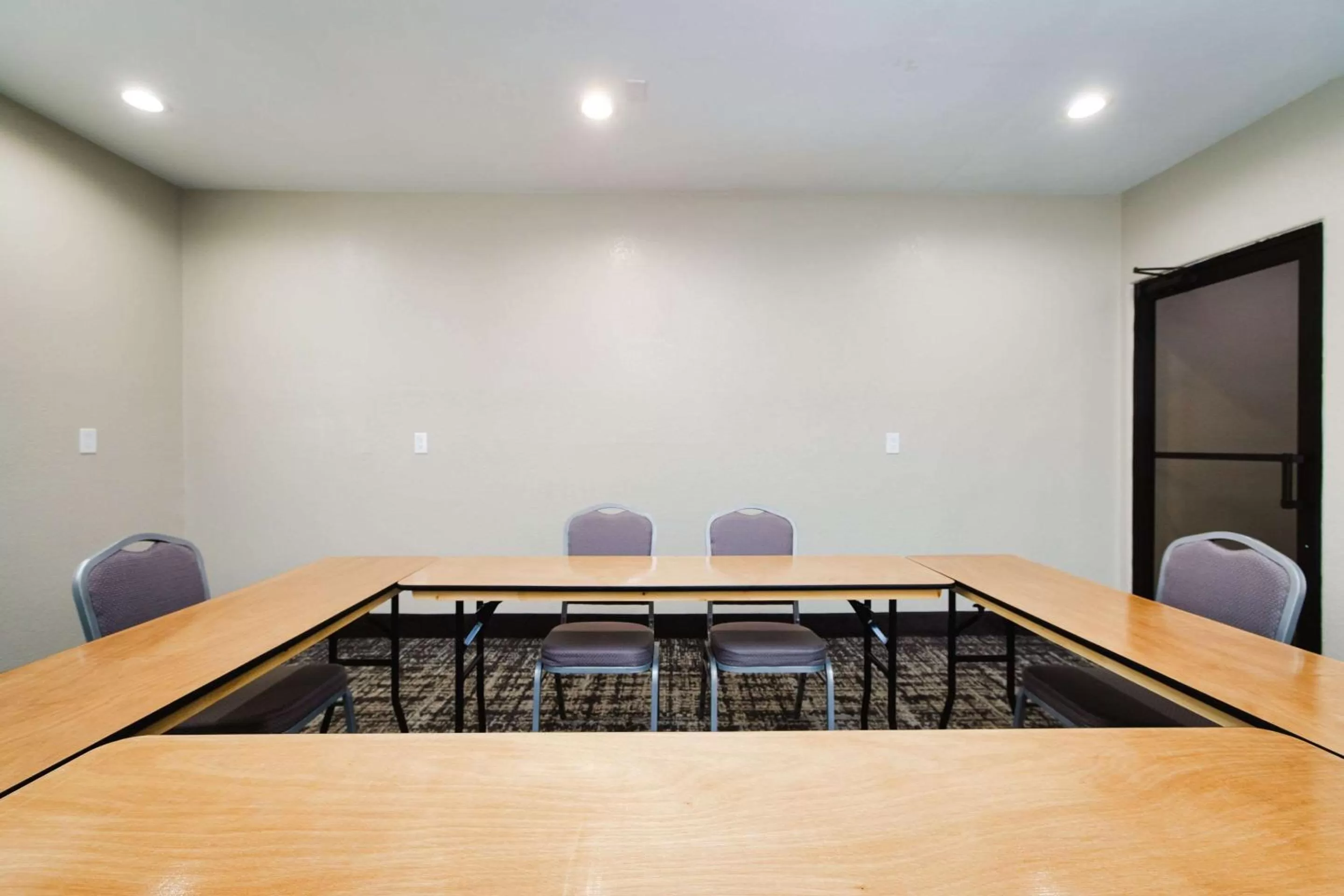 Meeting/conference room in Quality Suites Houston Hobby Airport