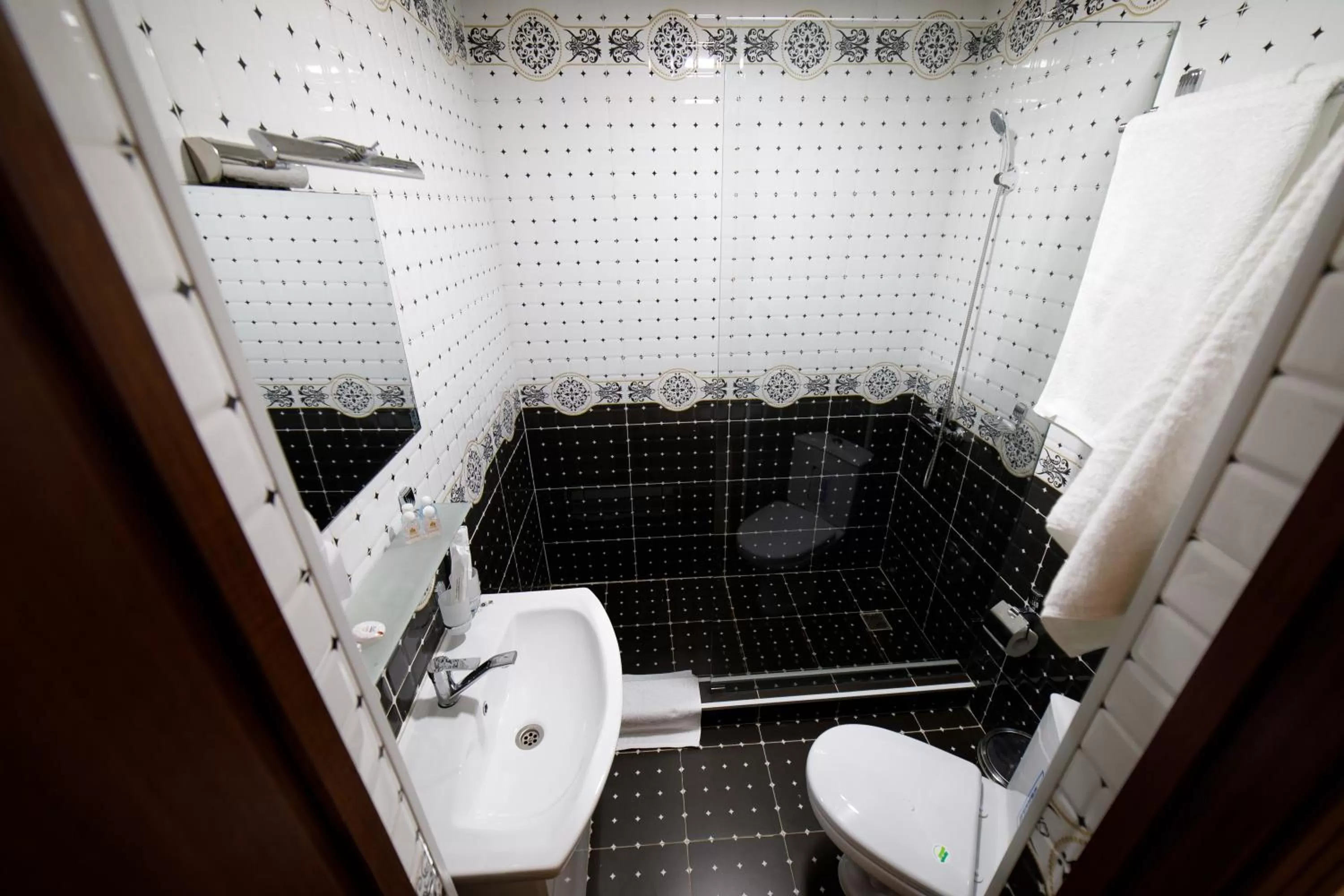 Shower, Bathroom in Khans Palace Hotel