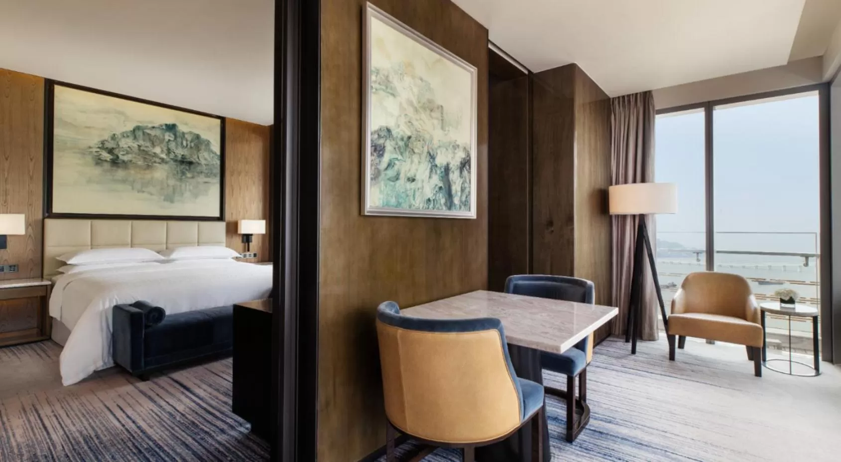 Photo of the whole room, Bed in Sheraton Zhuhai Hotel