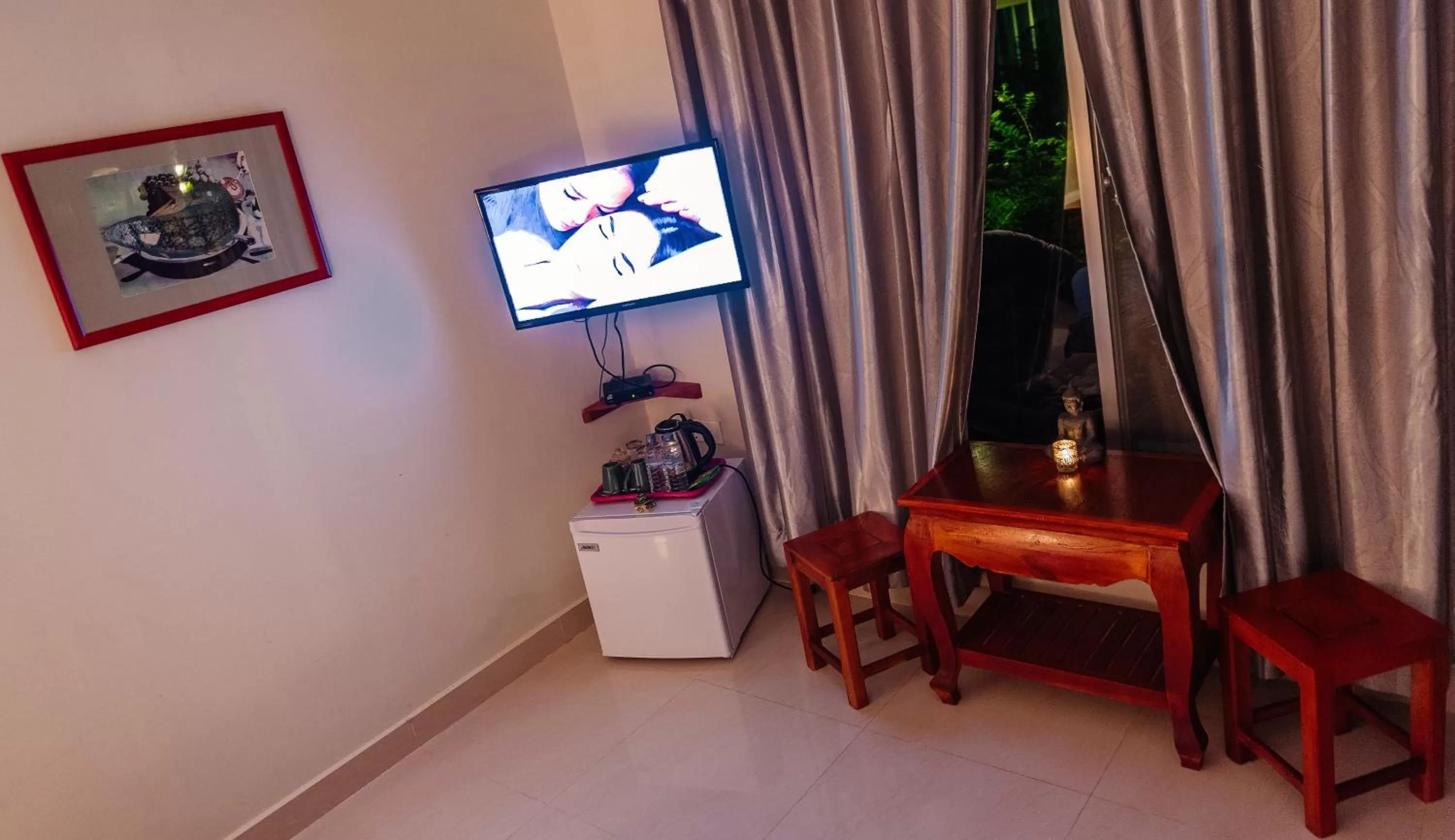 Bedroom, TV/Entertainment Center in Spayhiti