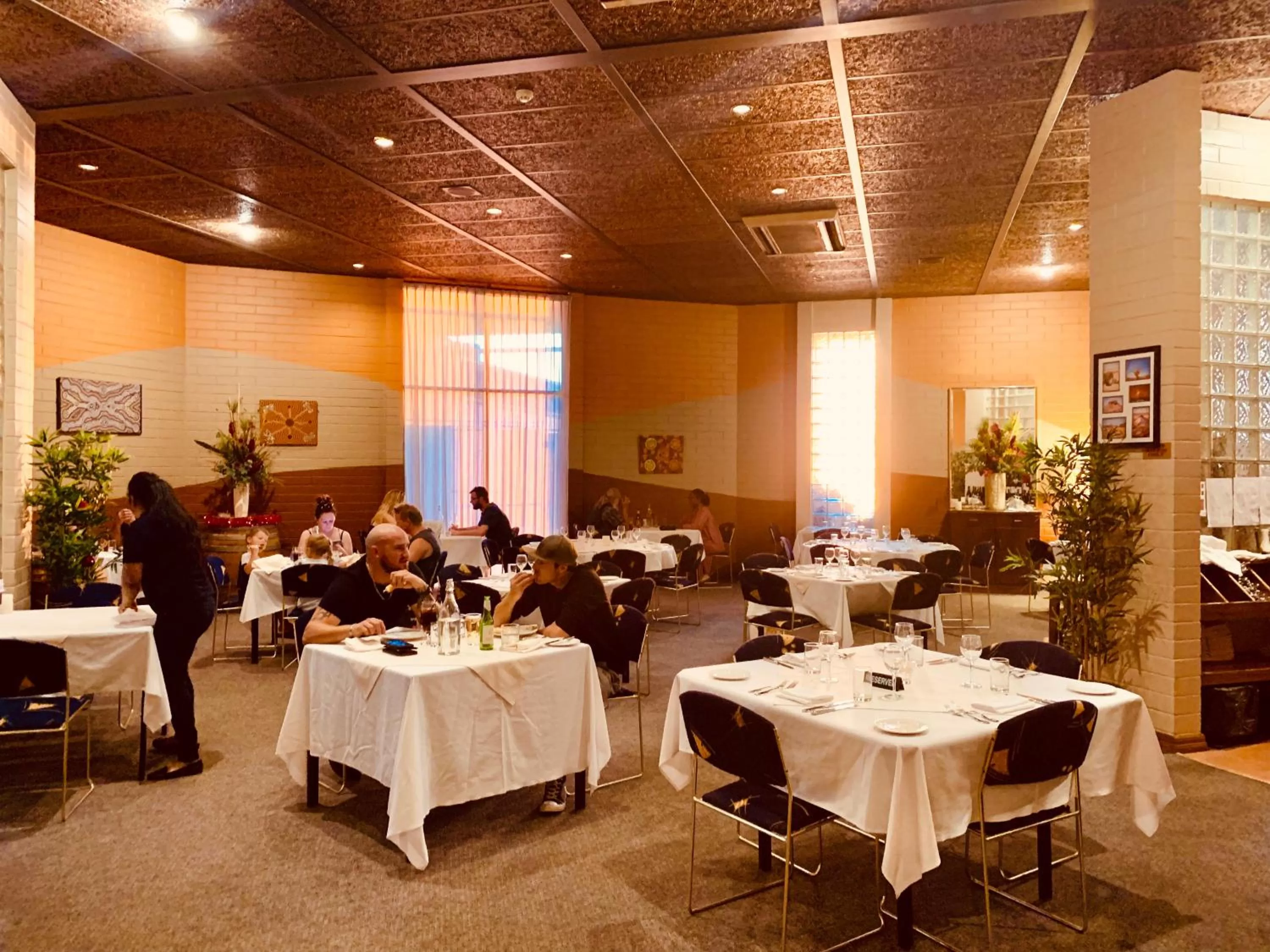 Restaurant/places to eat in Desert Cave Hotel