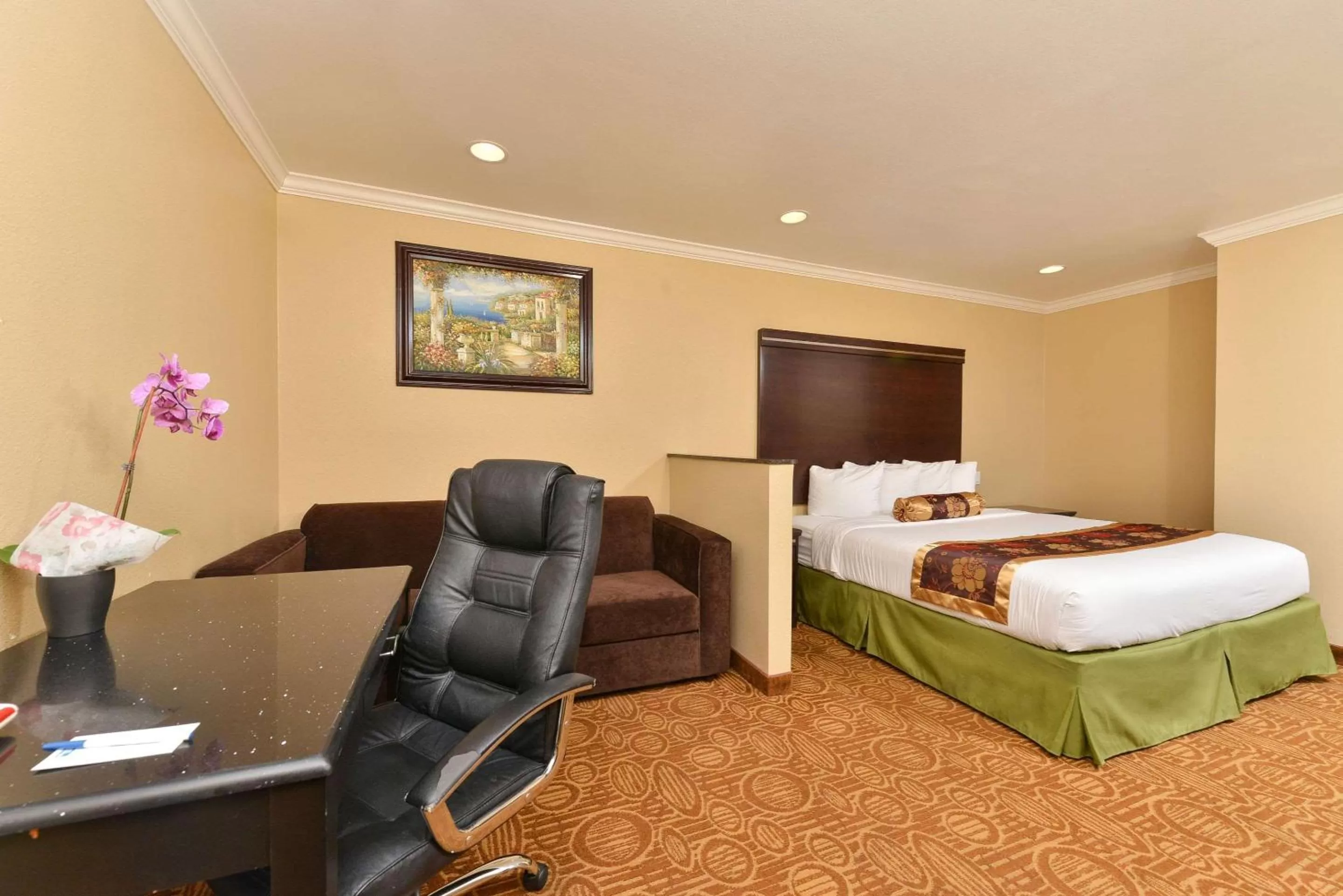 Photo of the whole room, Bed in Rodeway Inn San Diego Near SDSU