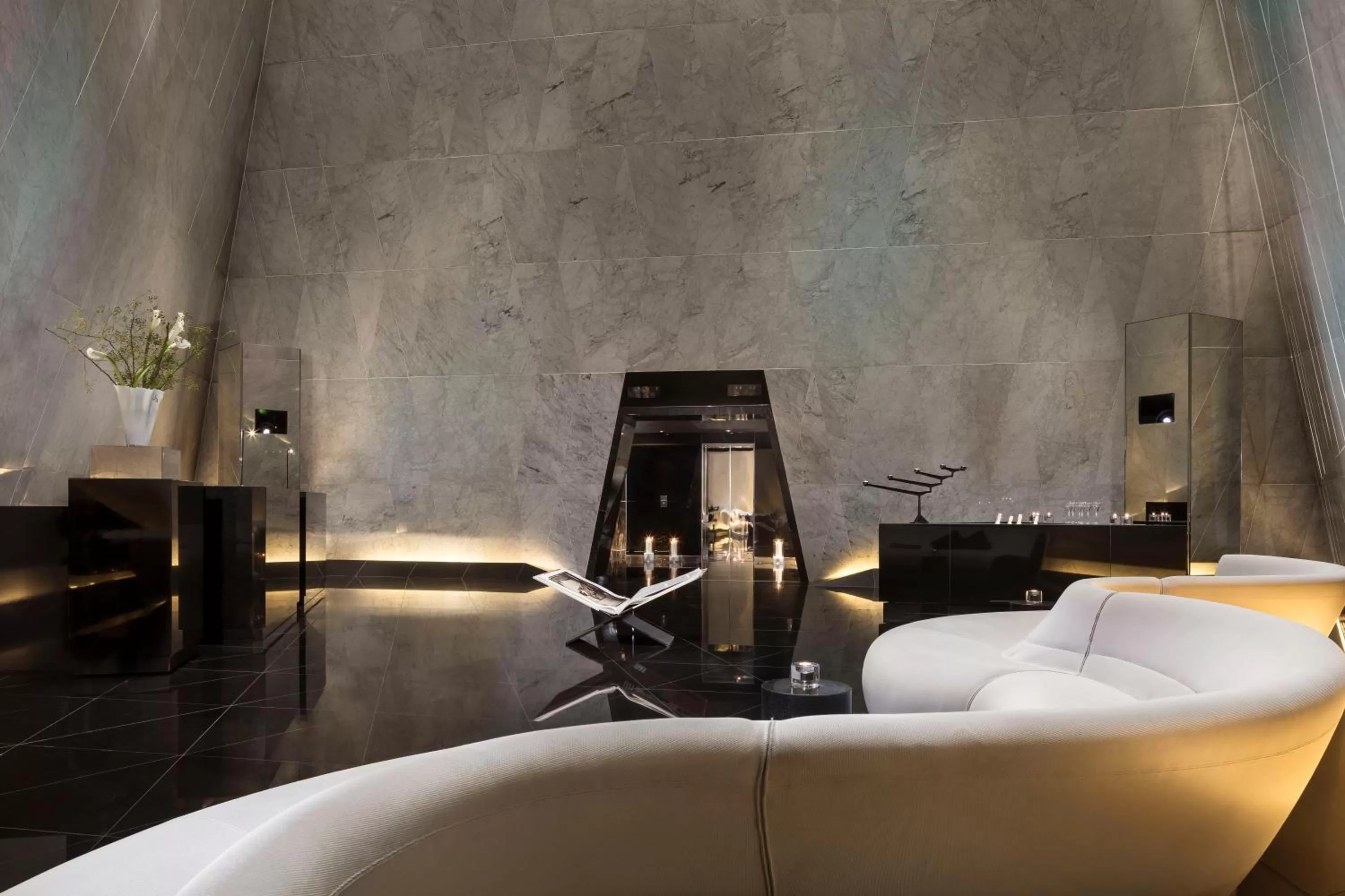 Lobby or reception, Bed in ME London by Melia - Covent Garden