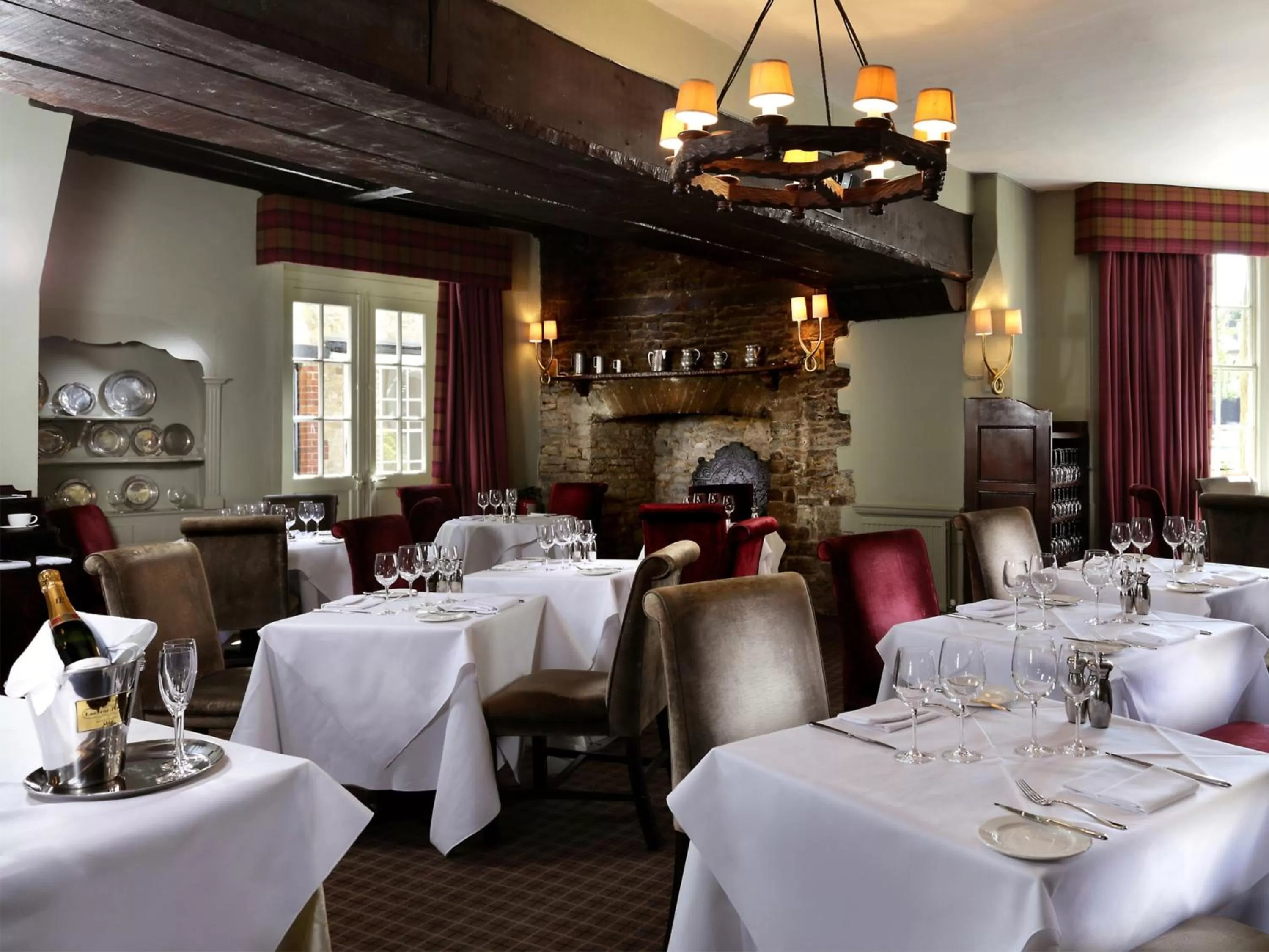 Restaurant/places to eat in Macdonald Bear Hotel