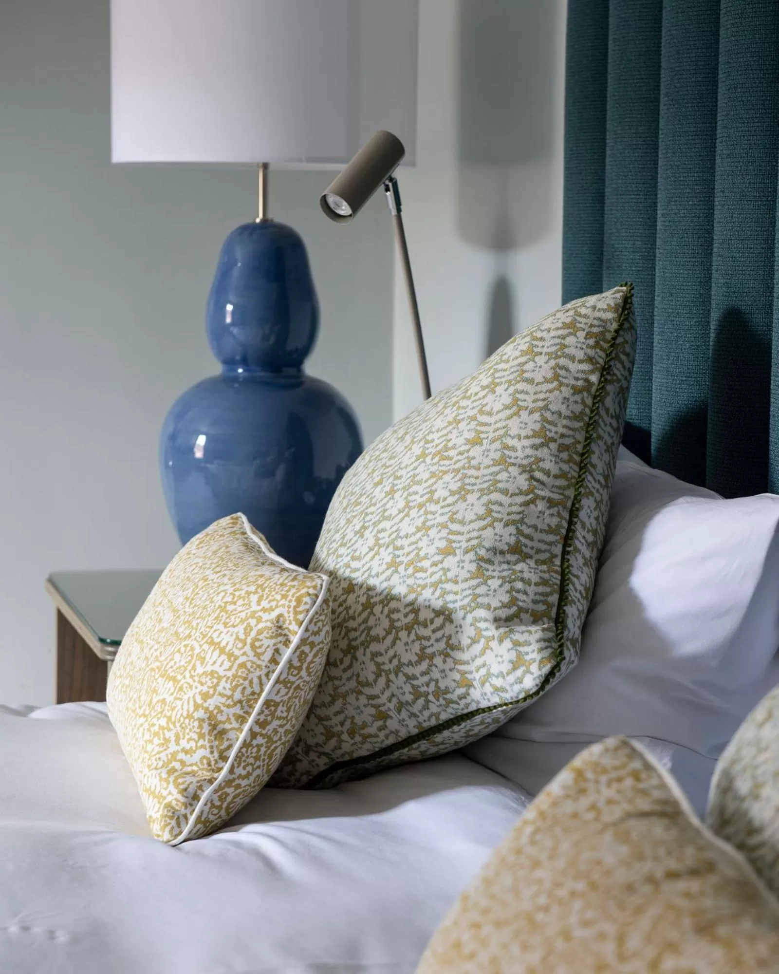 Bed in Bush Hotel Farnham