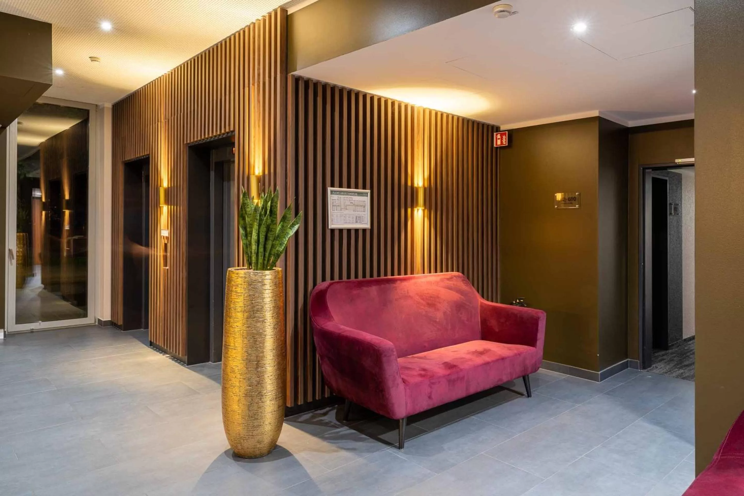 Lobby or reception in PLAZA Premium Karlsruhe