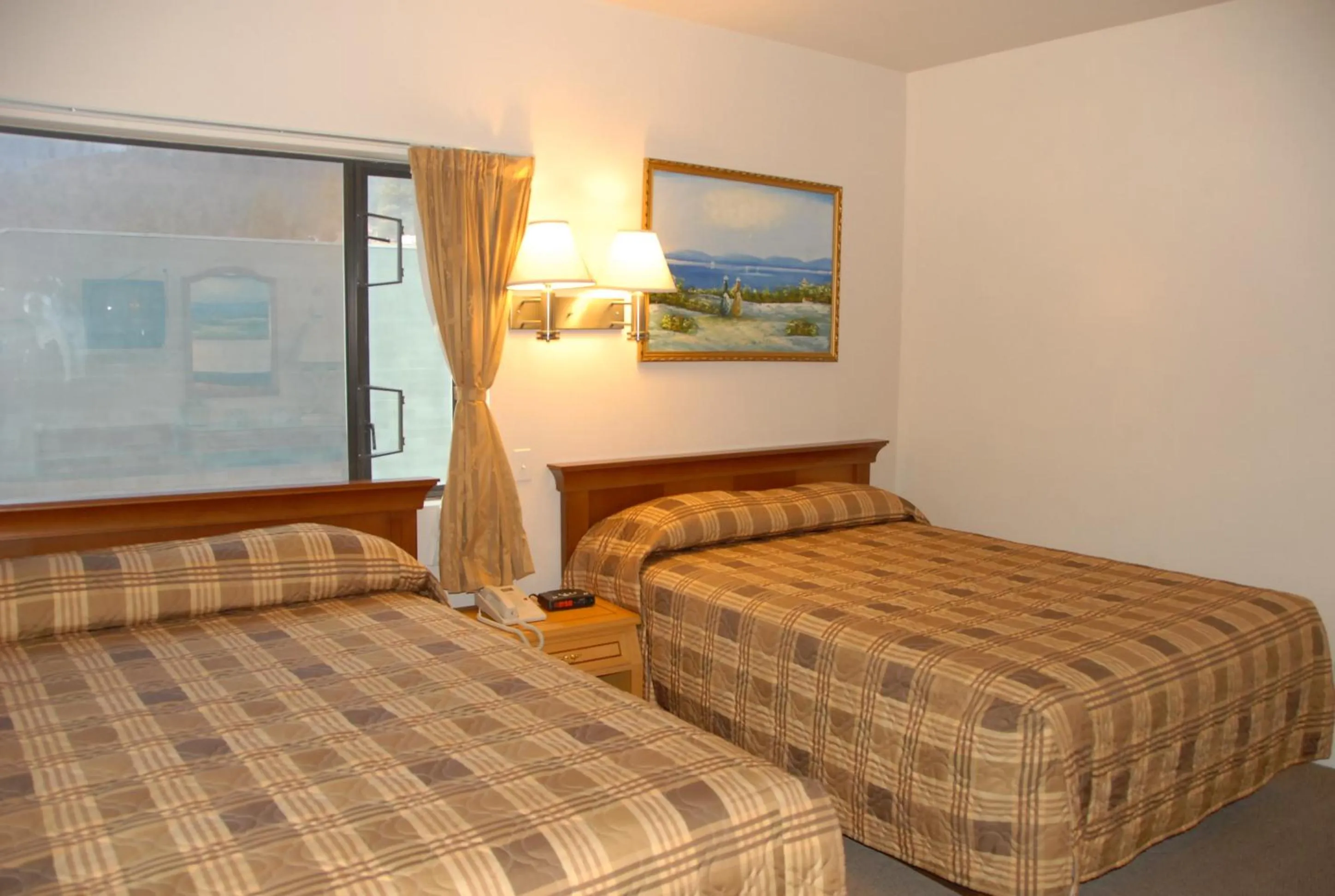 Queen Room with Two Queen Beds in Hotel Deoro