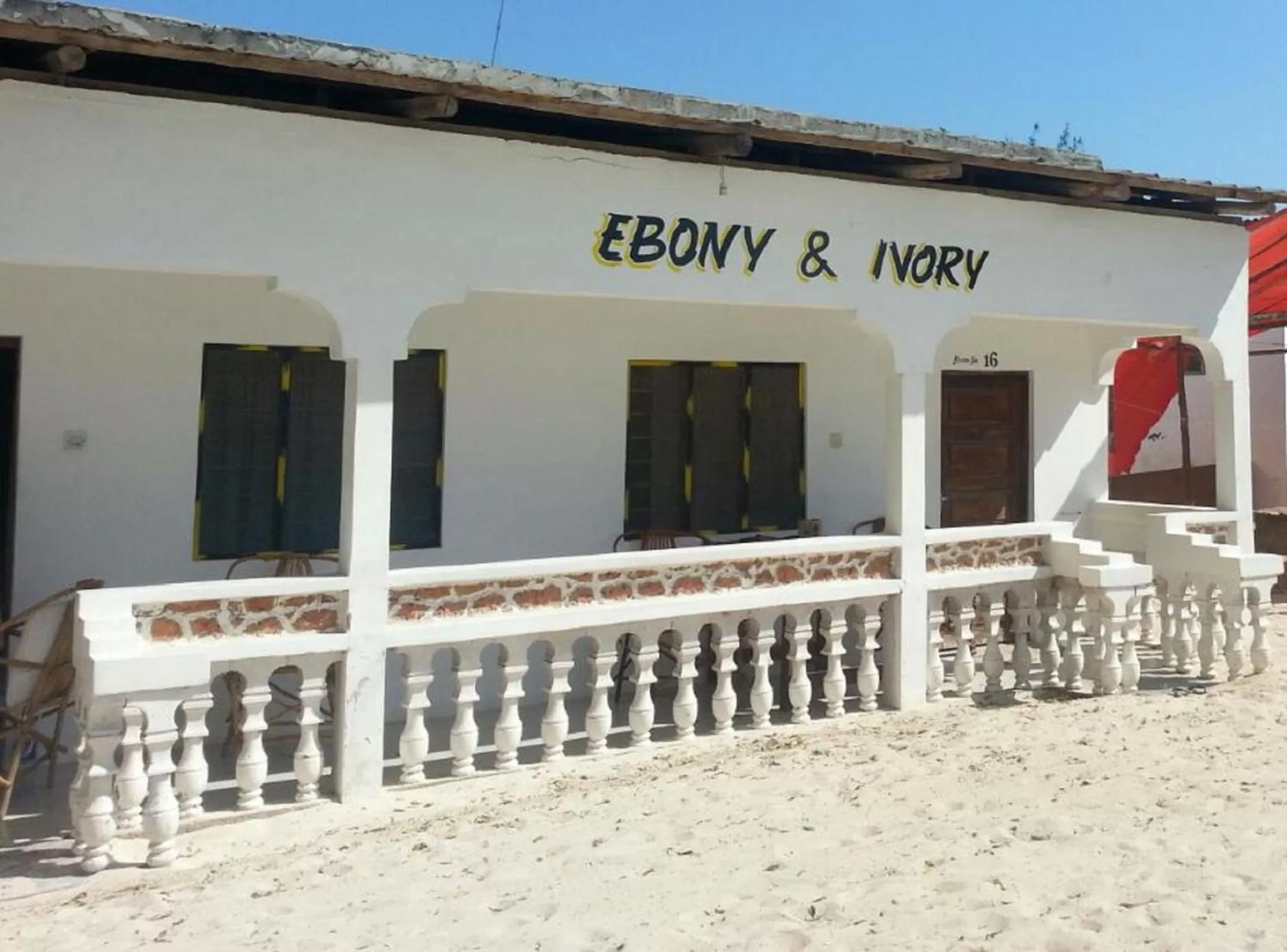 Facade/entrance, Property Building in Ebony & Ivory Beach Bungalows