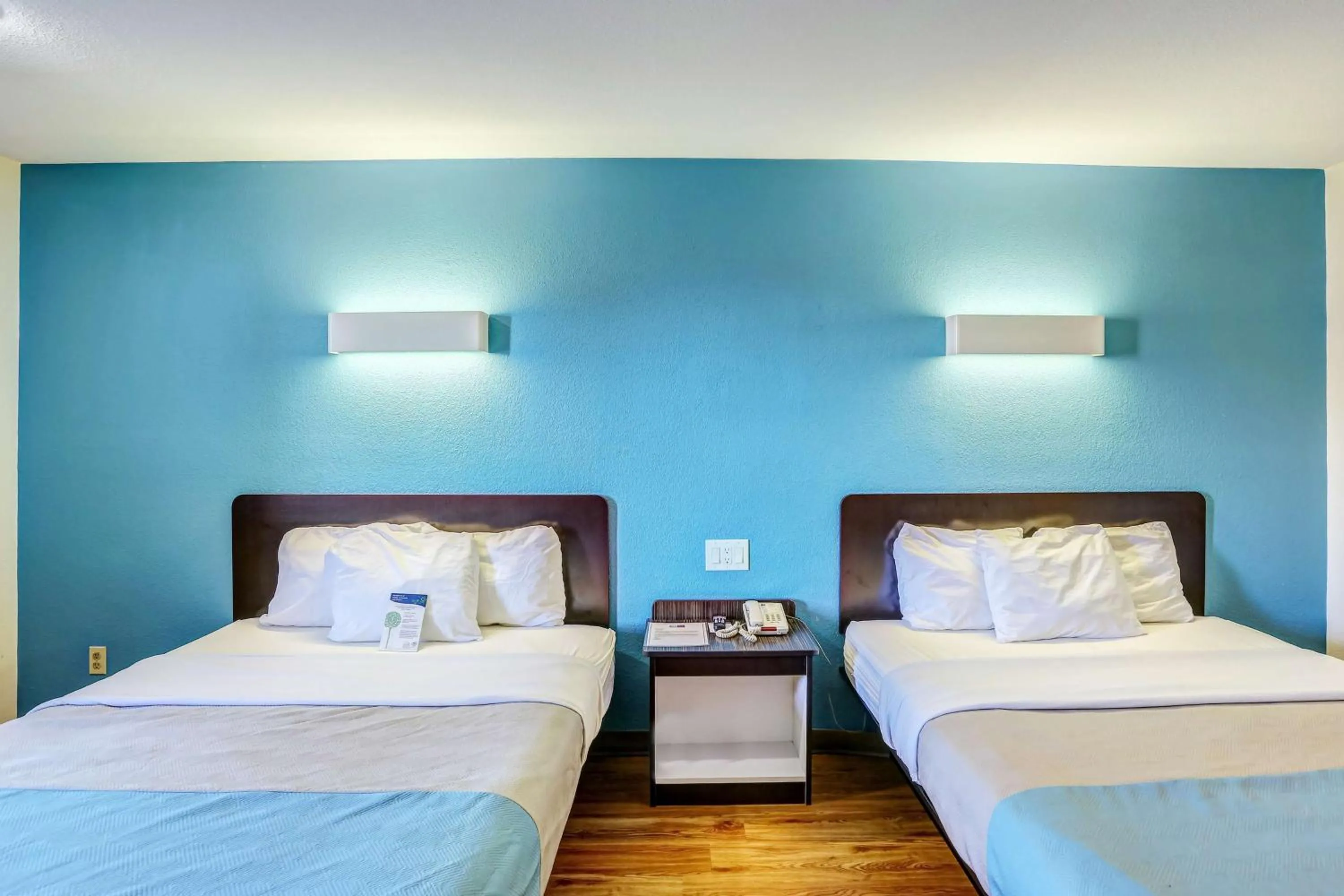 Photo of the whole room, Bed in Motel 6-Dickson, TN