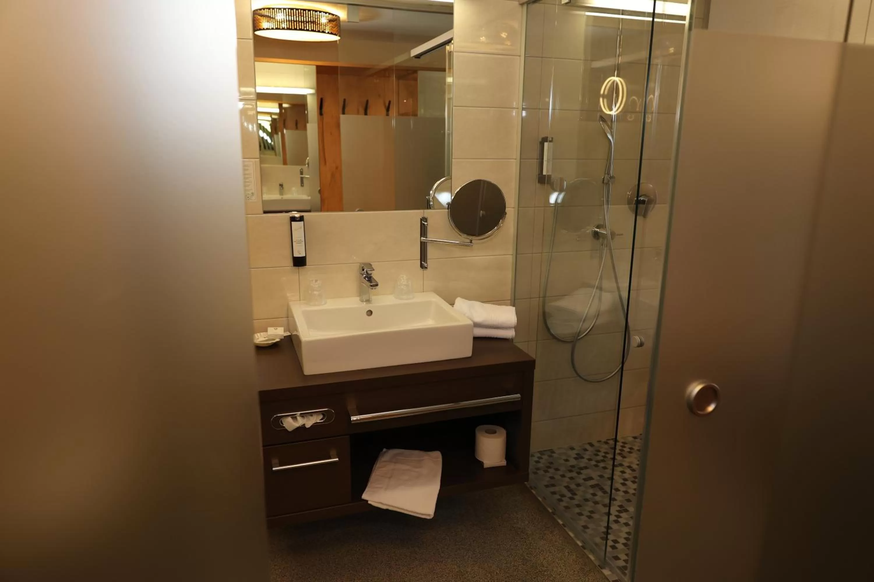 Bathroom in Hotel Arzlerhof