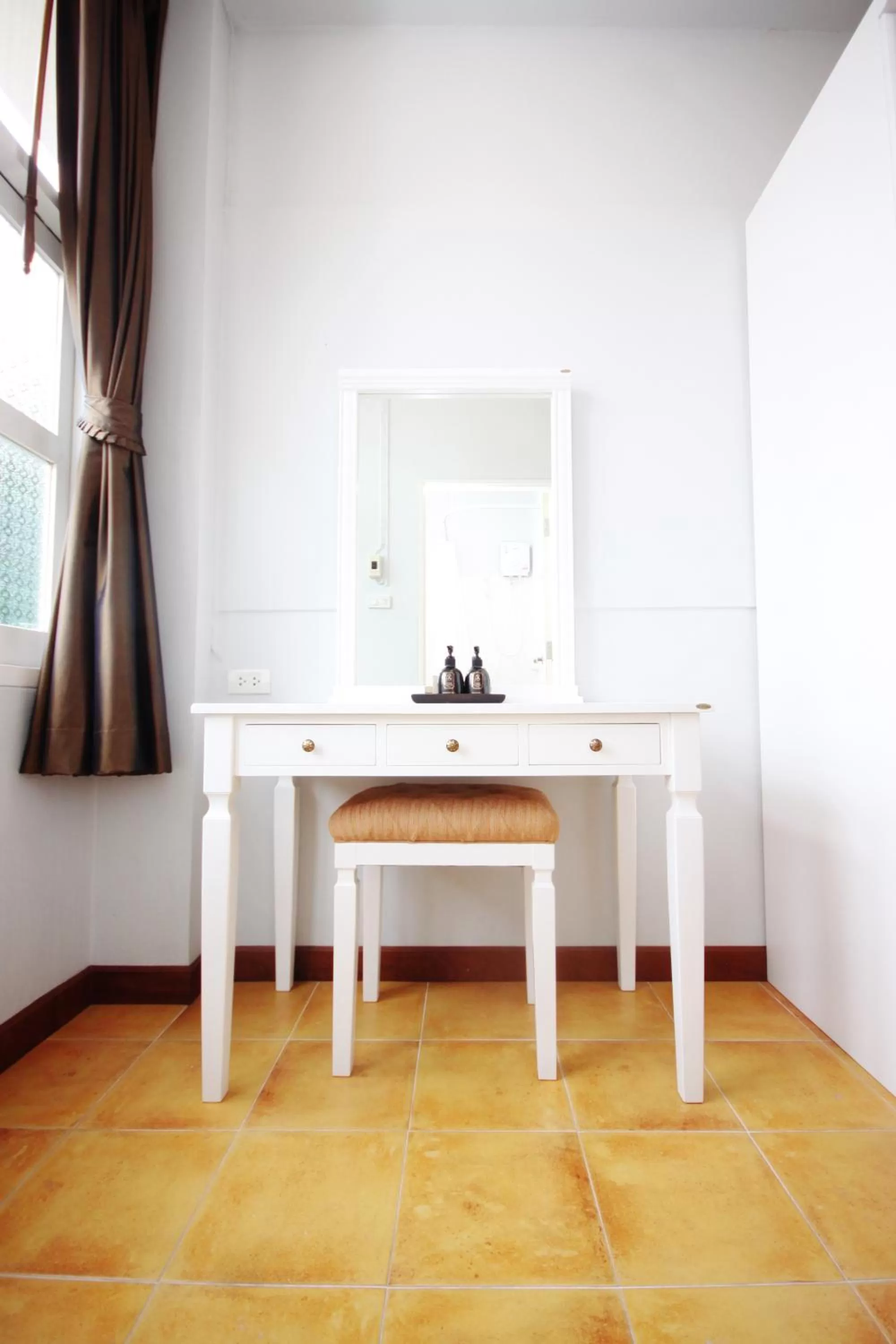 Bathroom in Feung Nakorn Balcony Rooms and Cafe