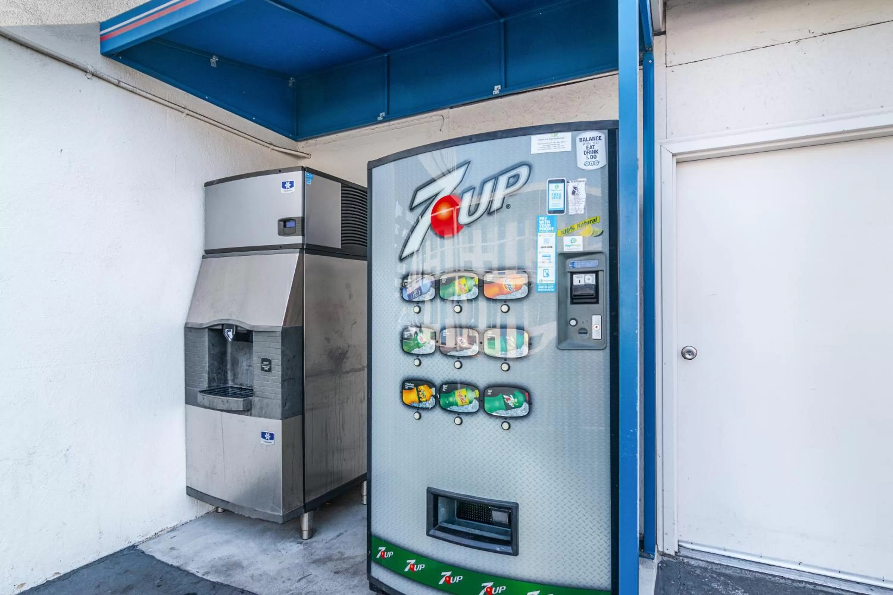 Non alcoholic drinks in Motel 6 Gardena