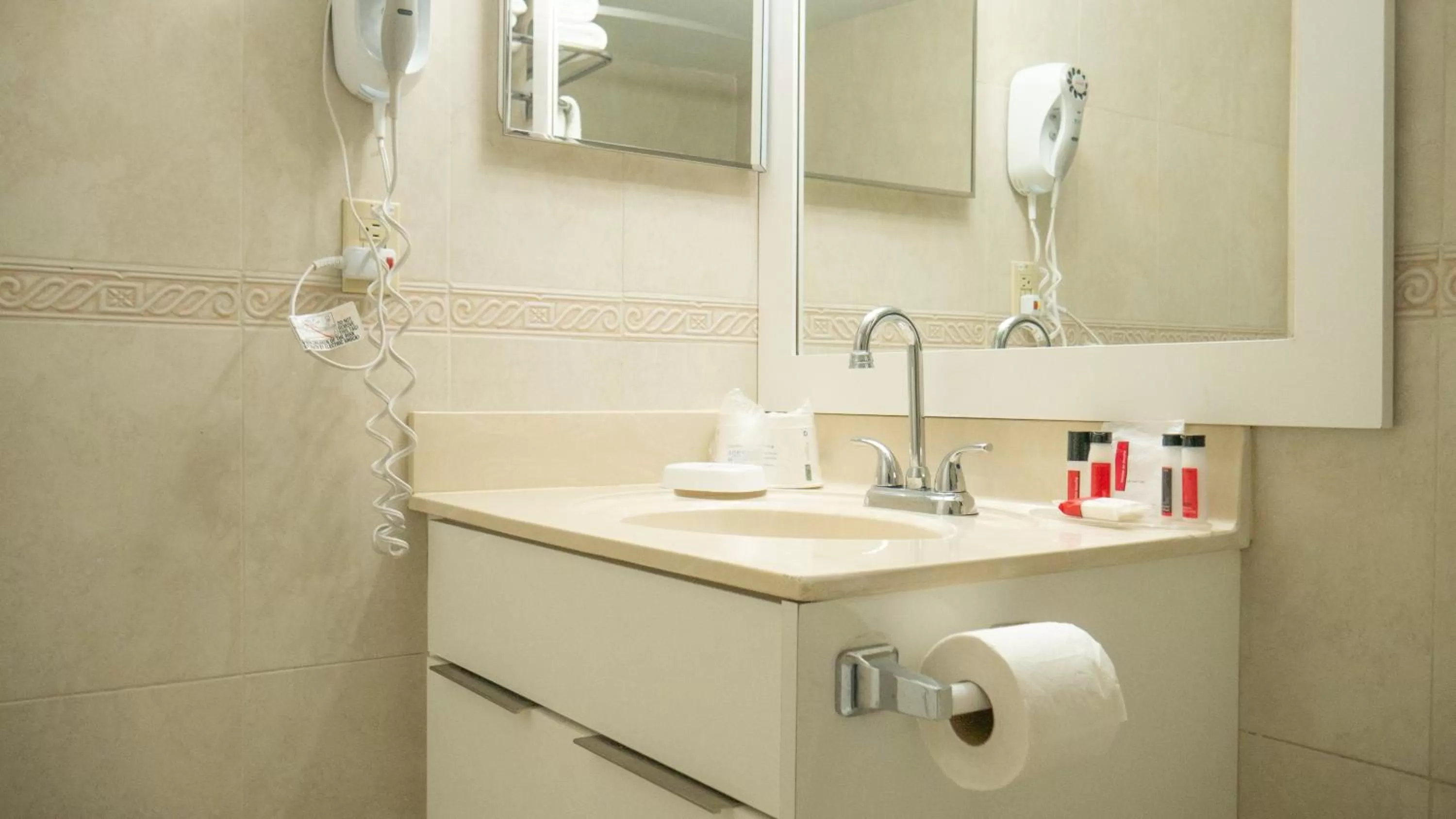 Bathroom in Ramada Plaza by Wyndham Marco Polo Beach Resort