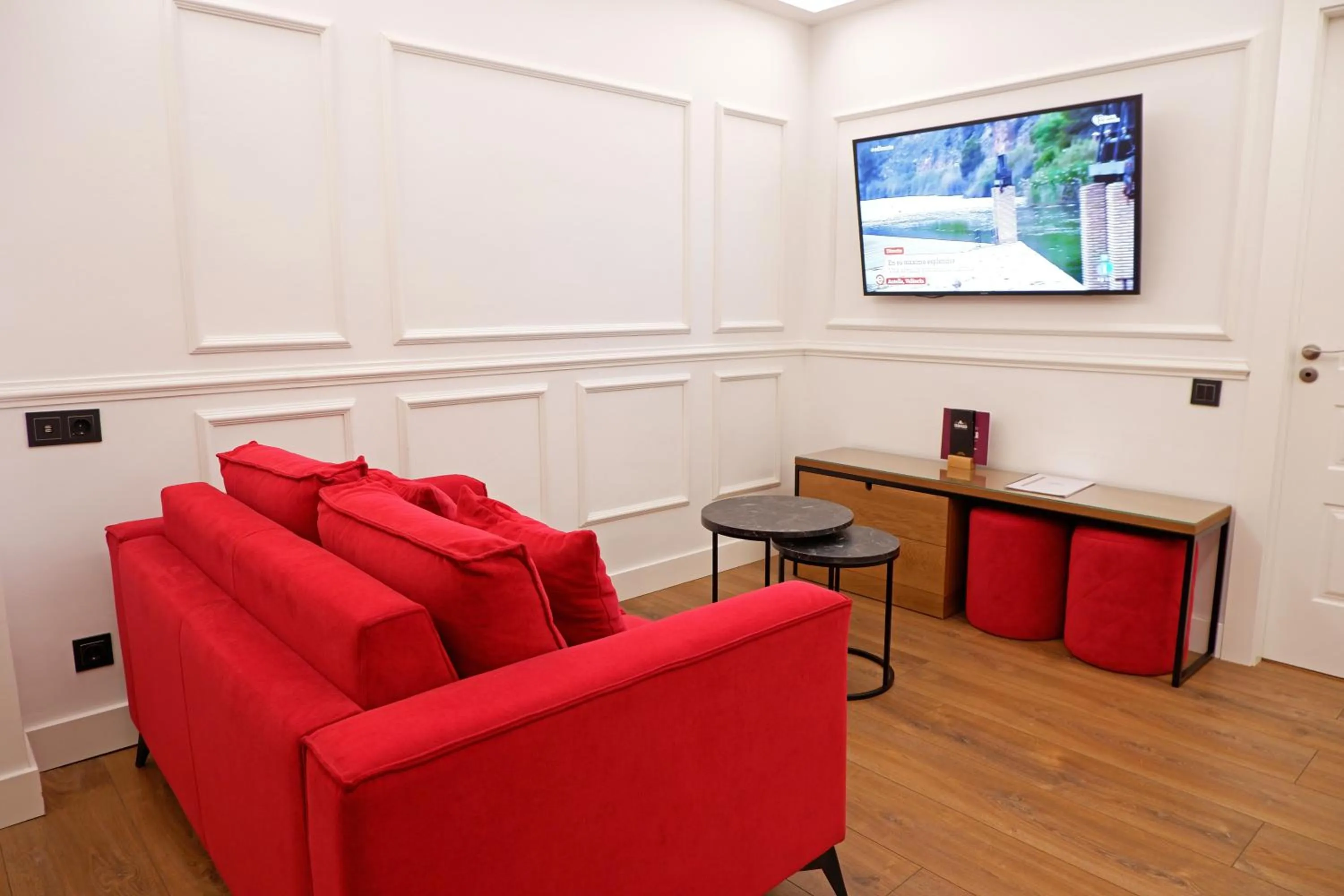 Seating area in Hotel Colón Plaza