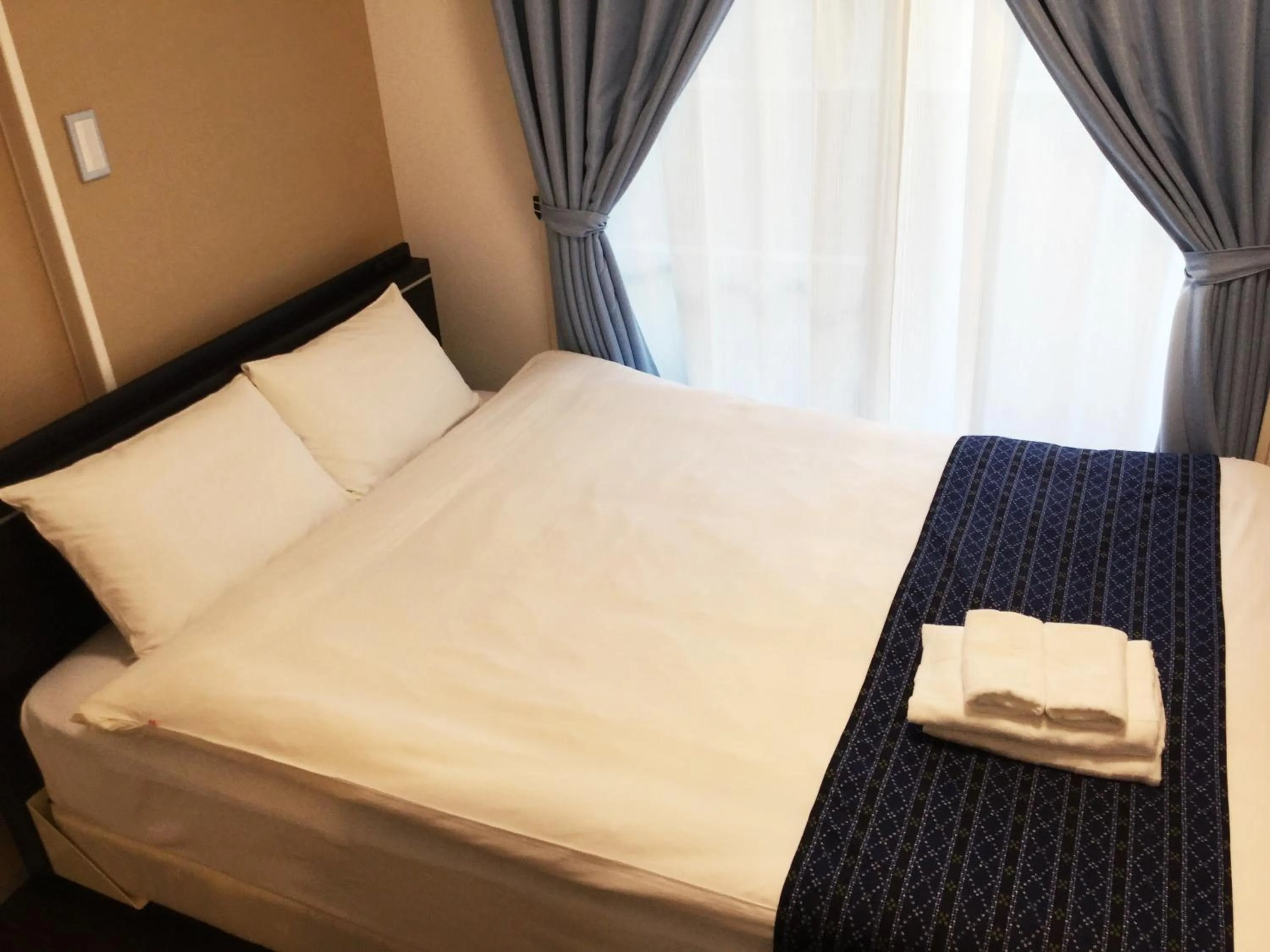 Day, Bed in Mr. Kinjo in Makishi