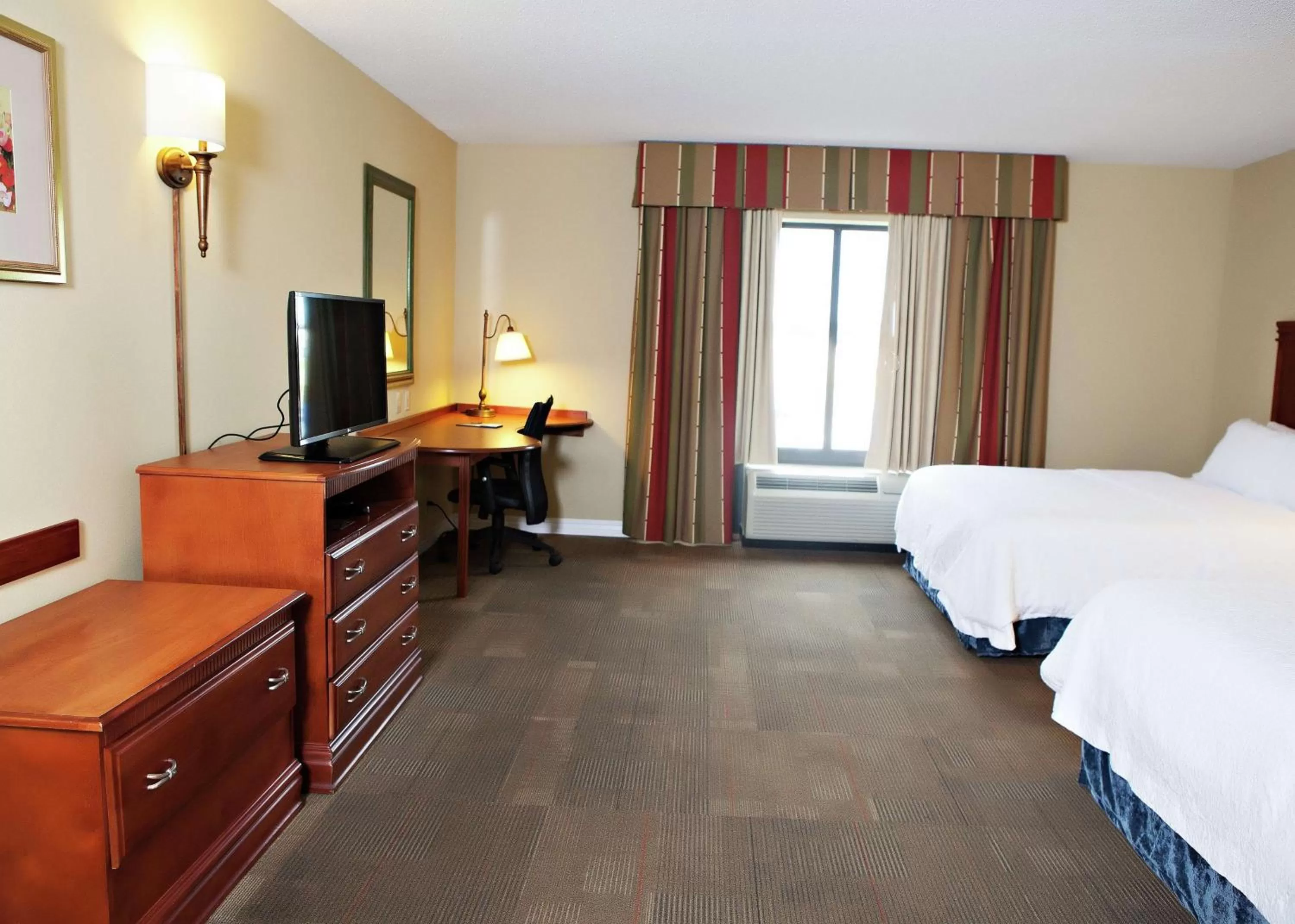 Bedroom, Bed in Hampton Inn Martin