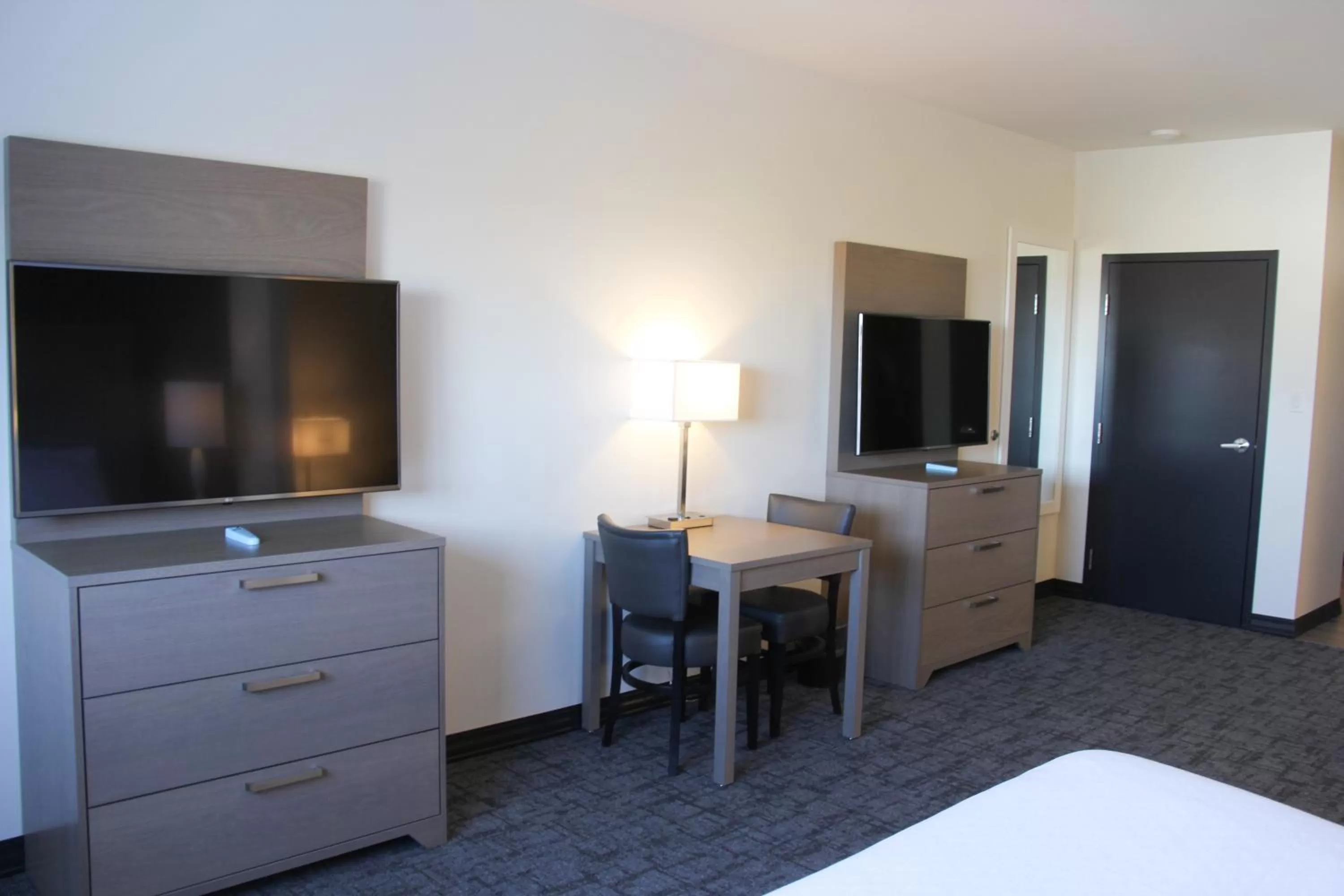 TV and multimedia, Bed in Best Western Plus Winkler