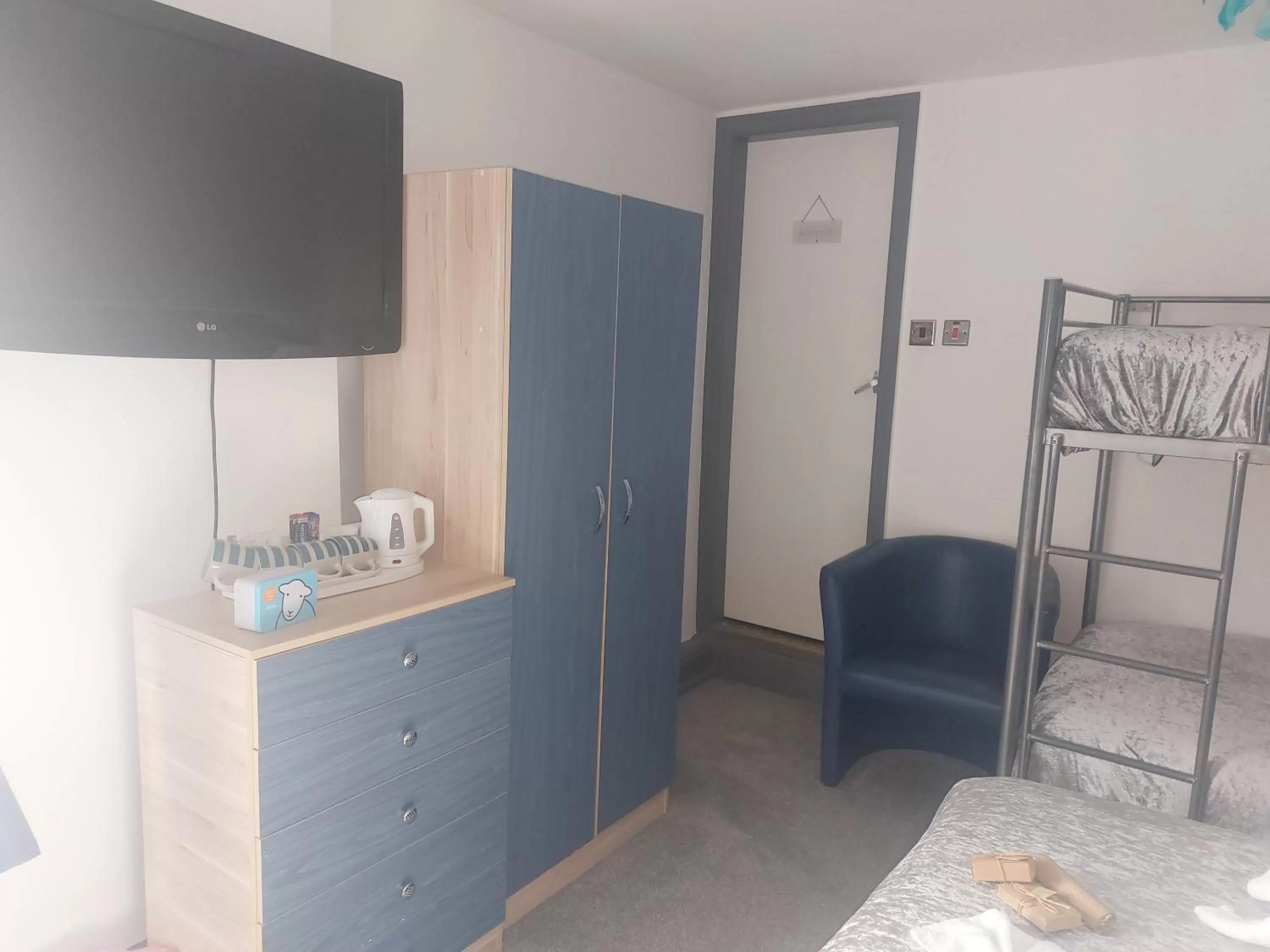 Bedroom, Bed in Kings Boutique Hotel