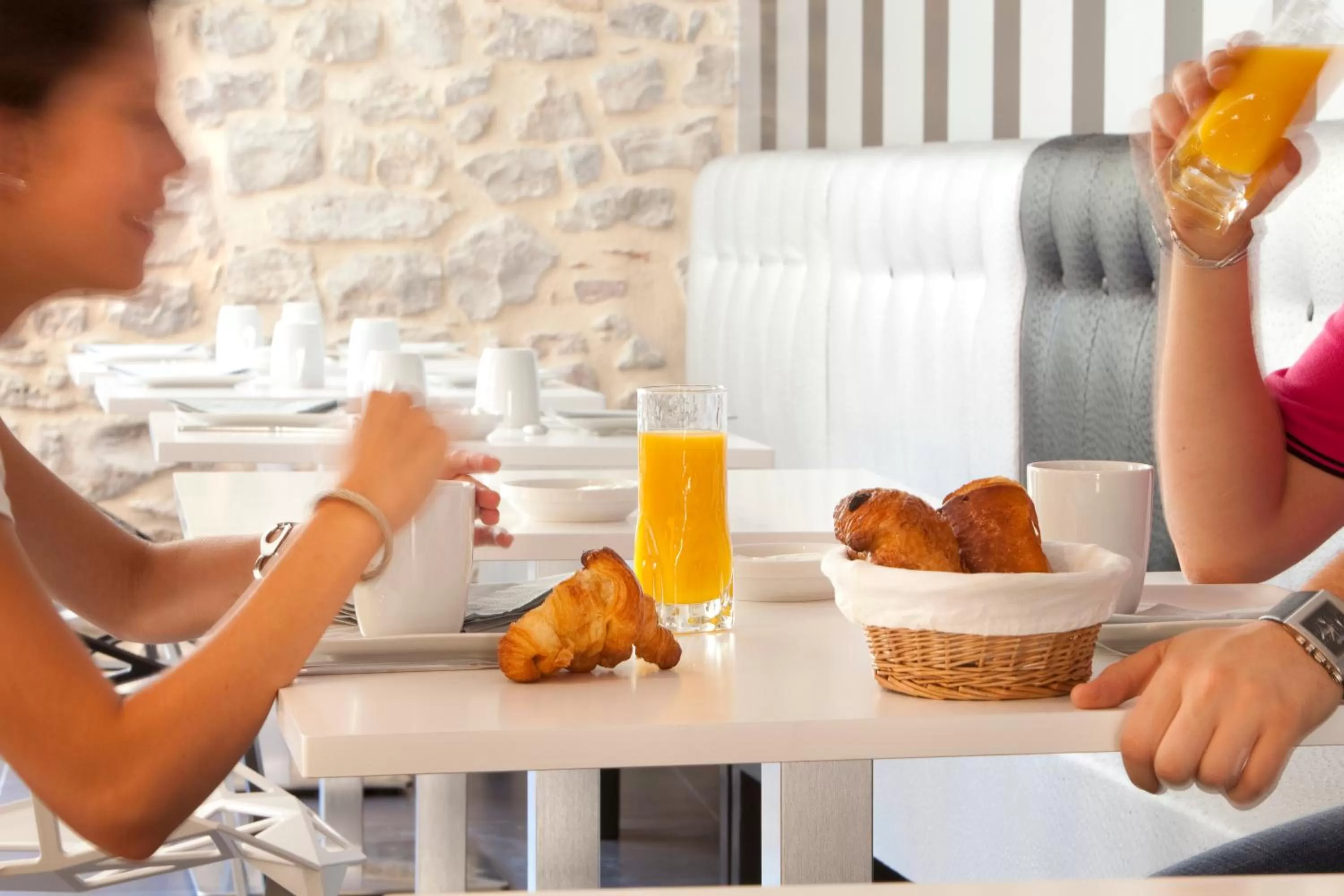 People in Urban Style HOTEL LES FLEURINES