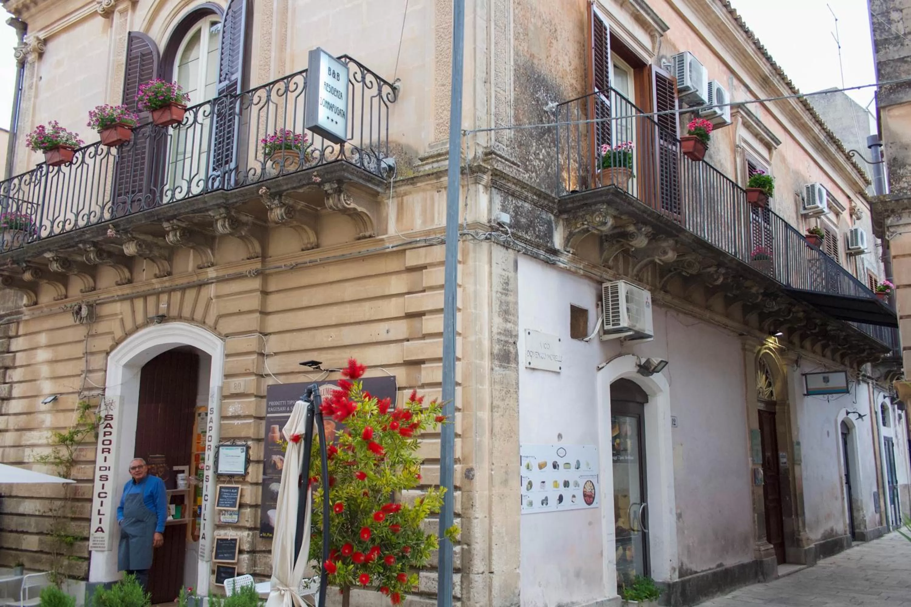 Facade/entrance in Residenza Donnafugata B&B