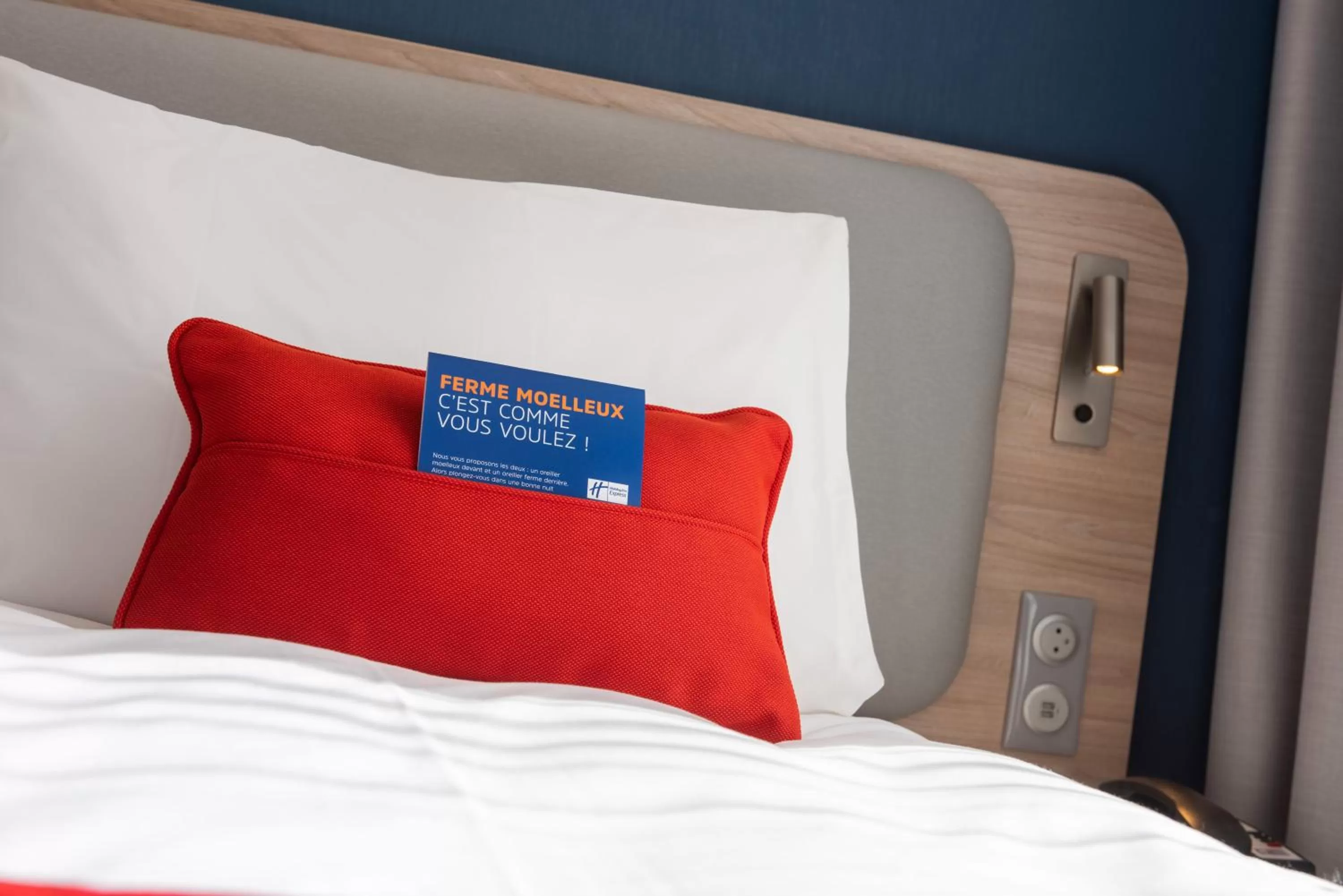 Bed in Holiday Inn Express - Rouen Centre - Rive Gauche by IHG