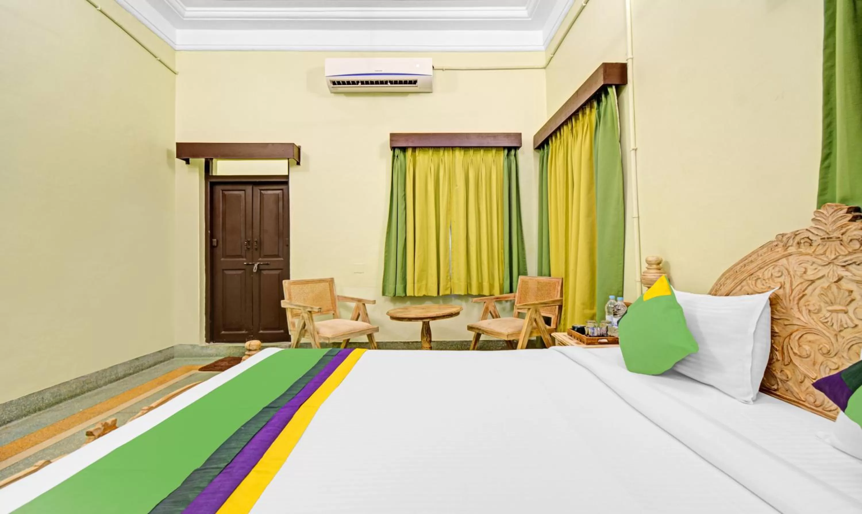 Bed in Treebo The Regal House, Near Fateh Sagar Lake