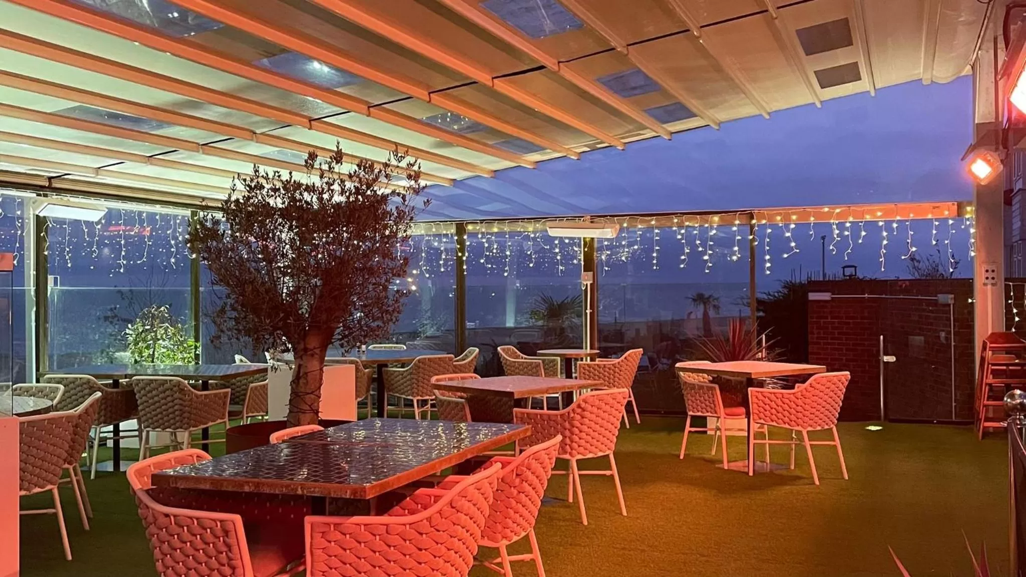 Lounge or bar in Cliff Hotel