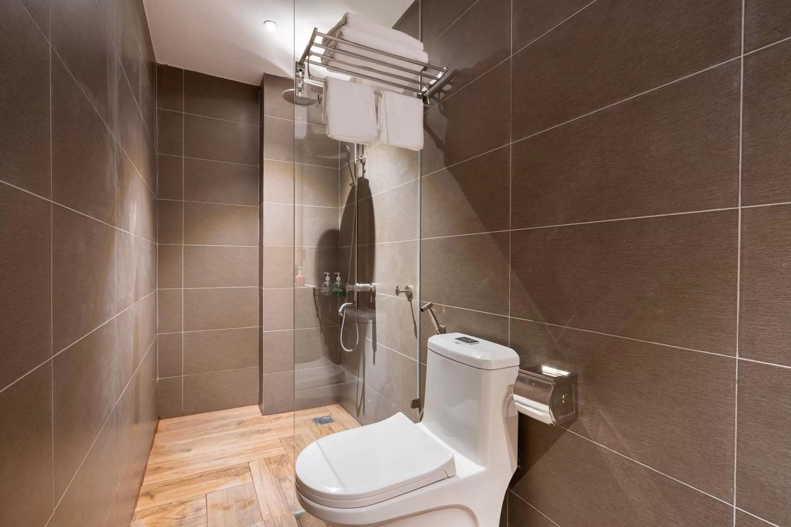 Shower in Haven Hut Hotel