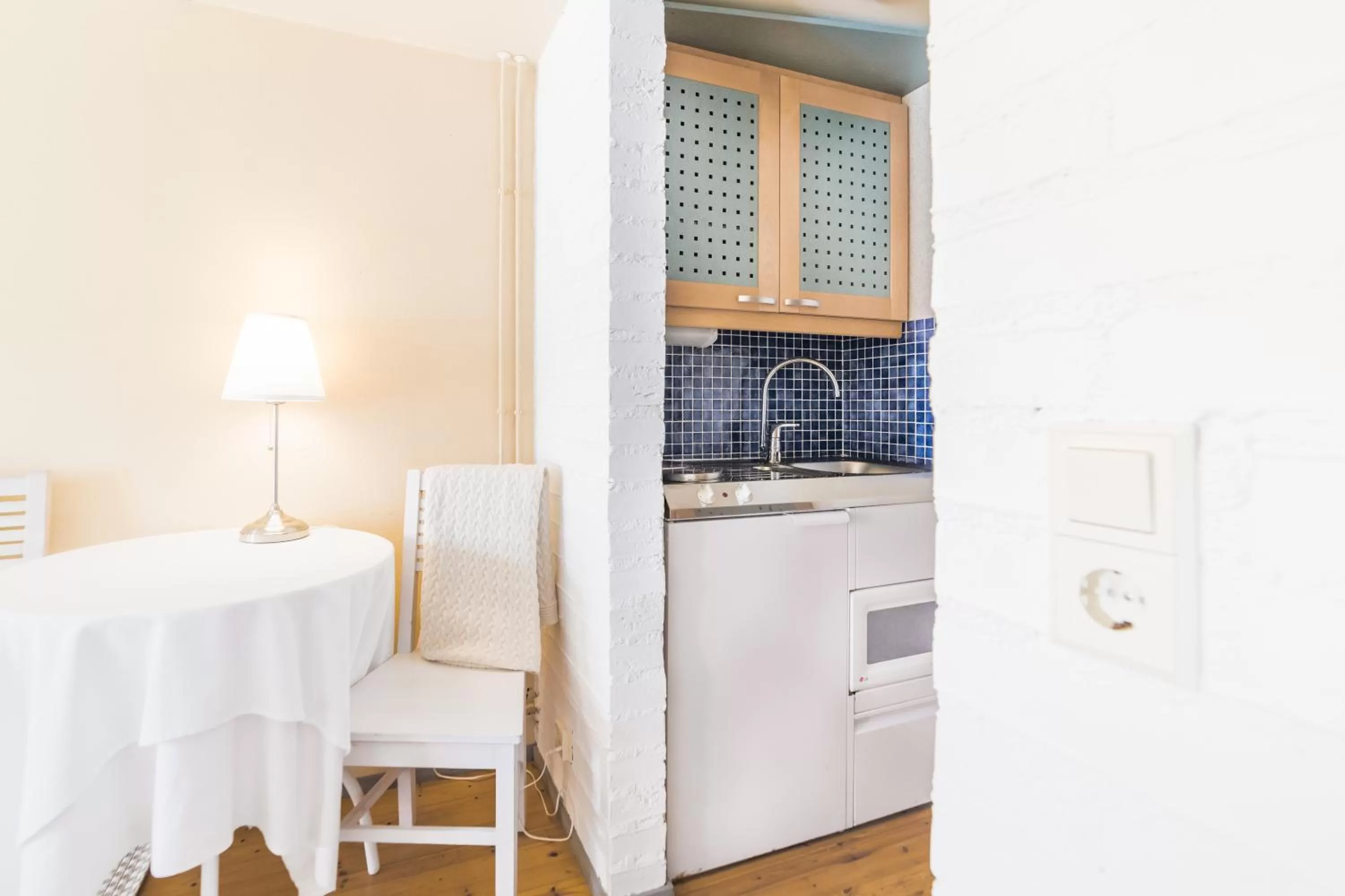 Kitchen or kitchenette, Kitchen/Kitchenette in Lossiranta Lodge