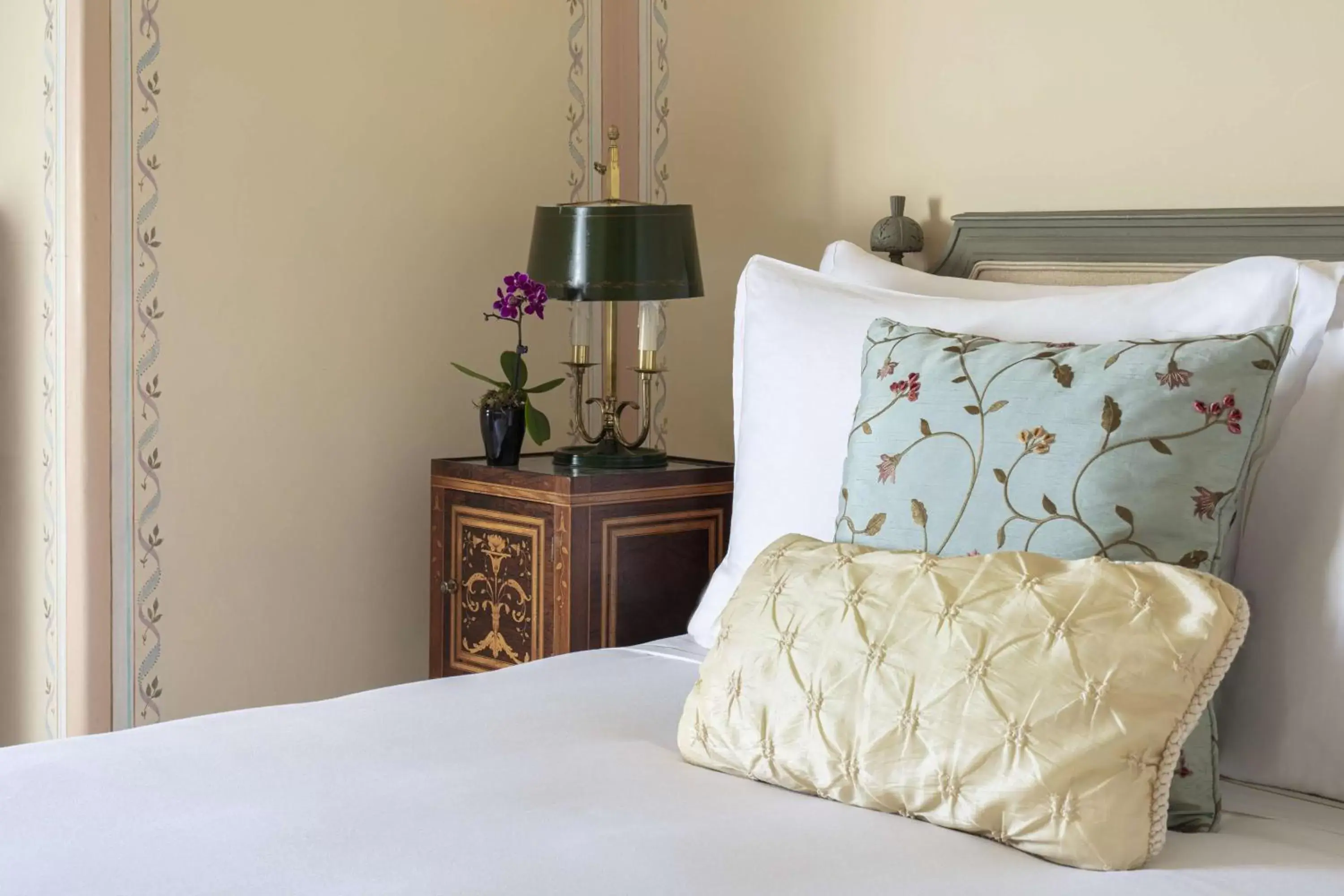 Deluxe Double or Twin Room with Pool View in Valverde Sintra Palácio de Seteais - The Leading Hotels of the World Deluxe Double or Twin Room with Pool View in Valverde Sintra Palácio de Seteais - The Leading Hotels of the World