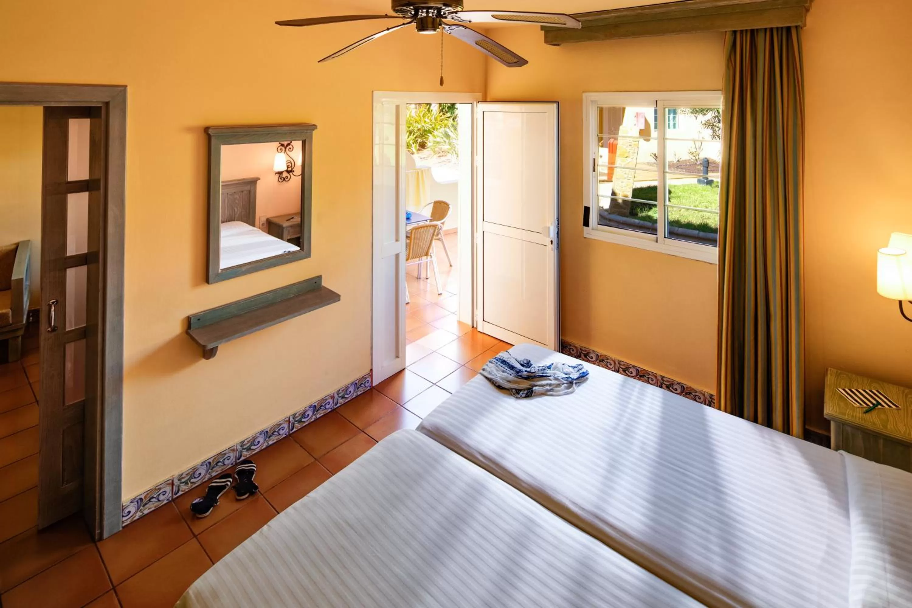 Photo of the whole room, Bed in Royal Suite