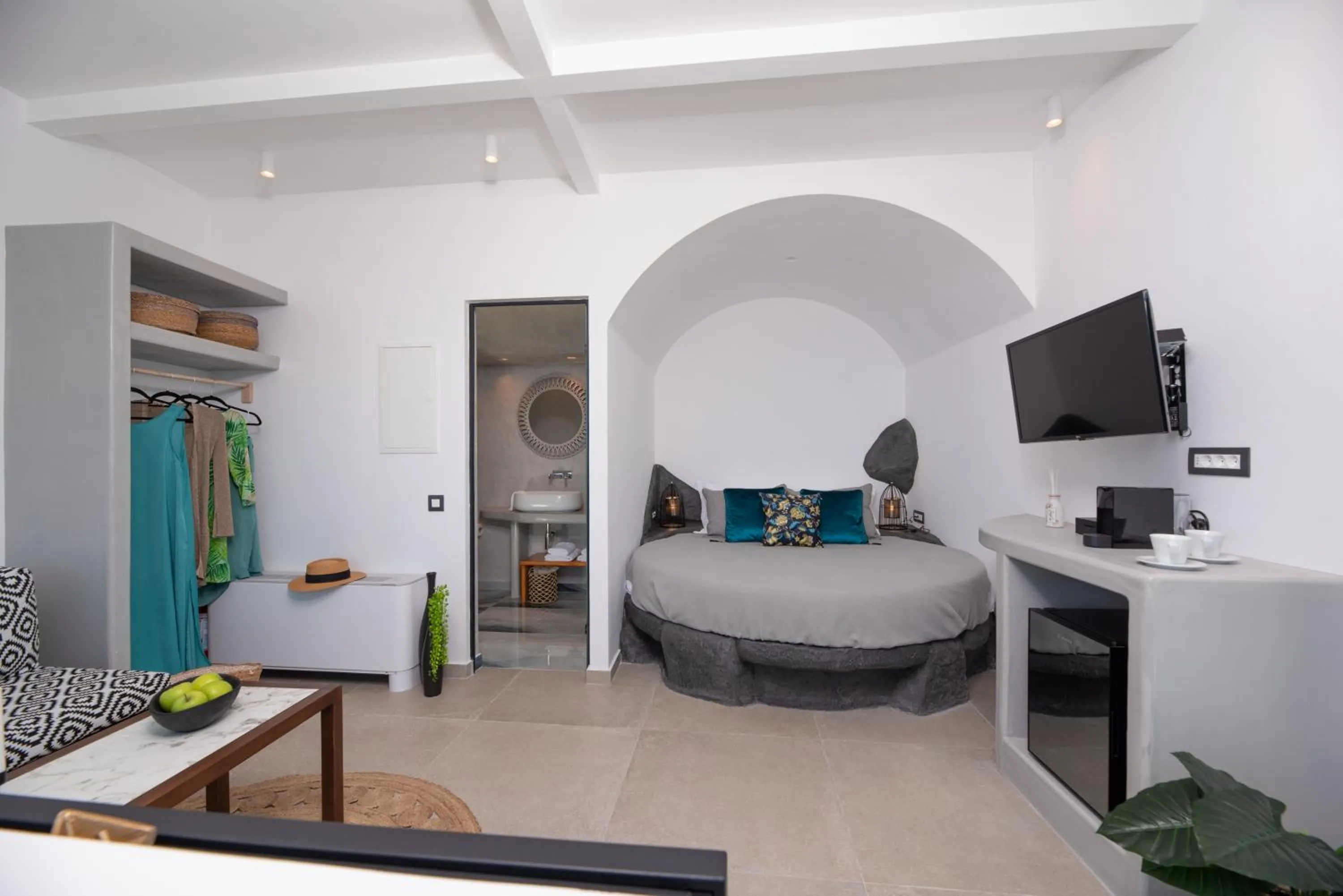 Photo of the whole room, Bed in Daydream Luxury Suites