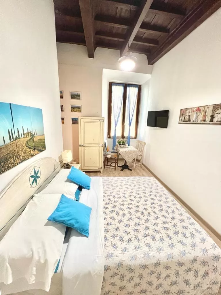 Photo of the whole room, Bed in Cicerone Guest House