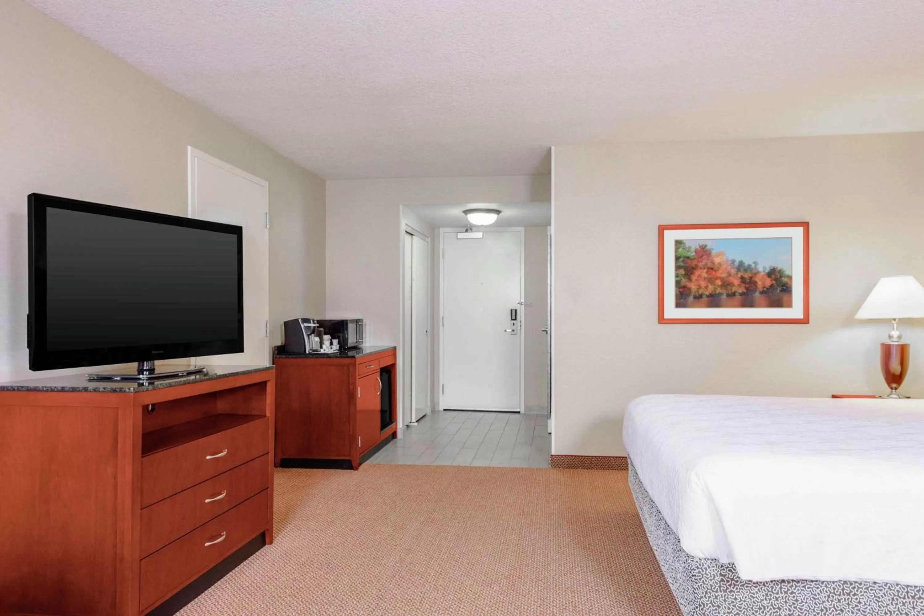 Photo of the whole room, Bed in Hilton Garden Inn Independence