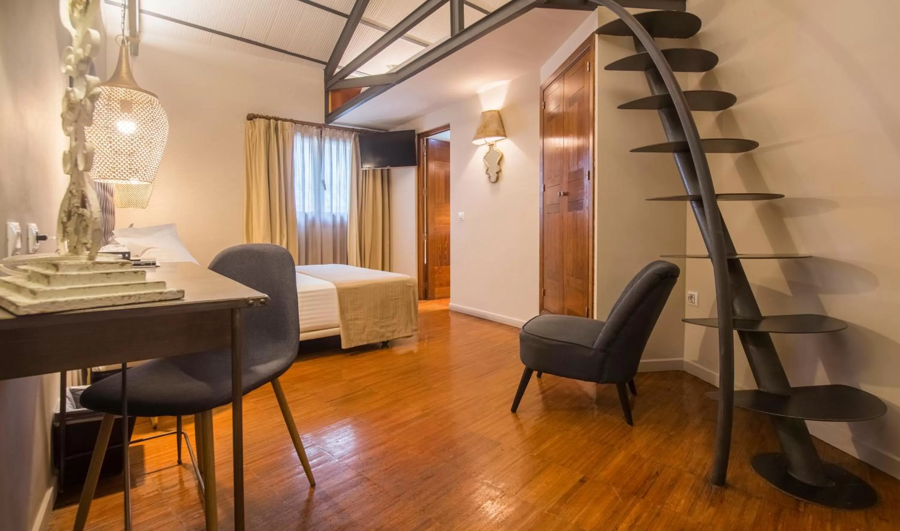 Photo of the whole room in Abad Toledo